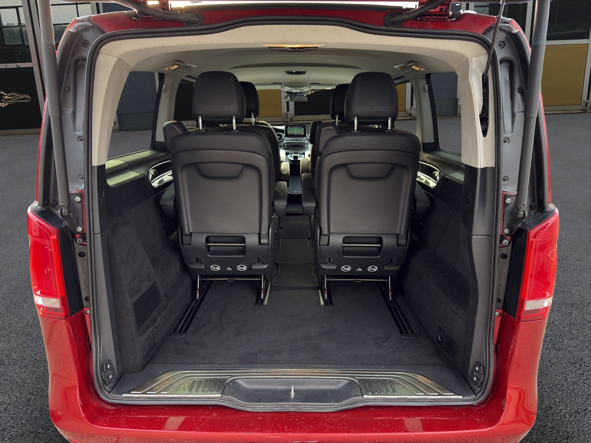 MERCEDES-BENZ V 250 d Avantgarde lang 4matic Van-image-14