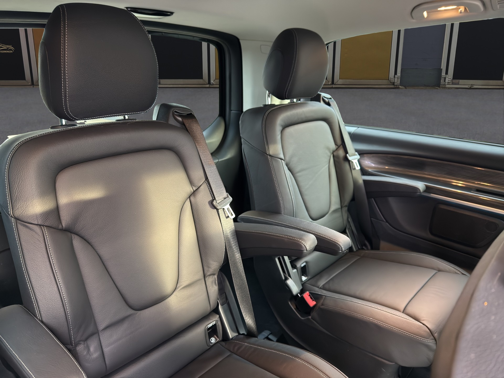 MERCEDES-BENZ V 250 d Avantgarde lang 4matic Van-image-13