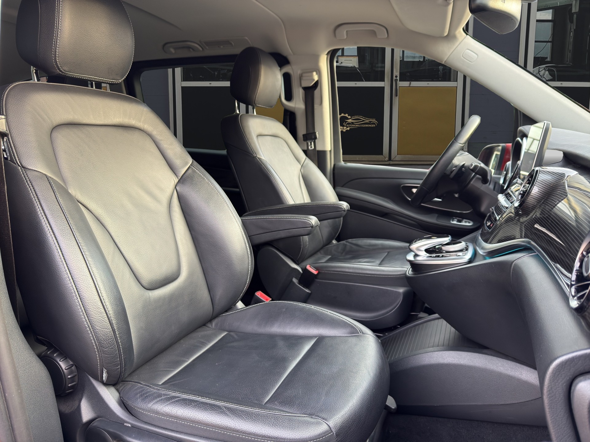 MERCEDES-BENZ V 250 d Avantgarde lang 4matic Van-image-9