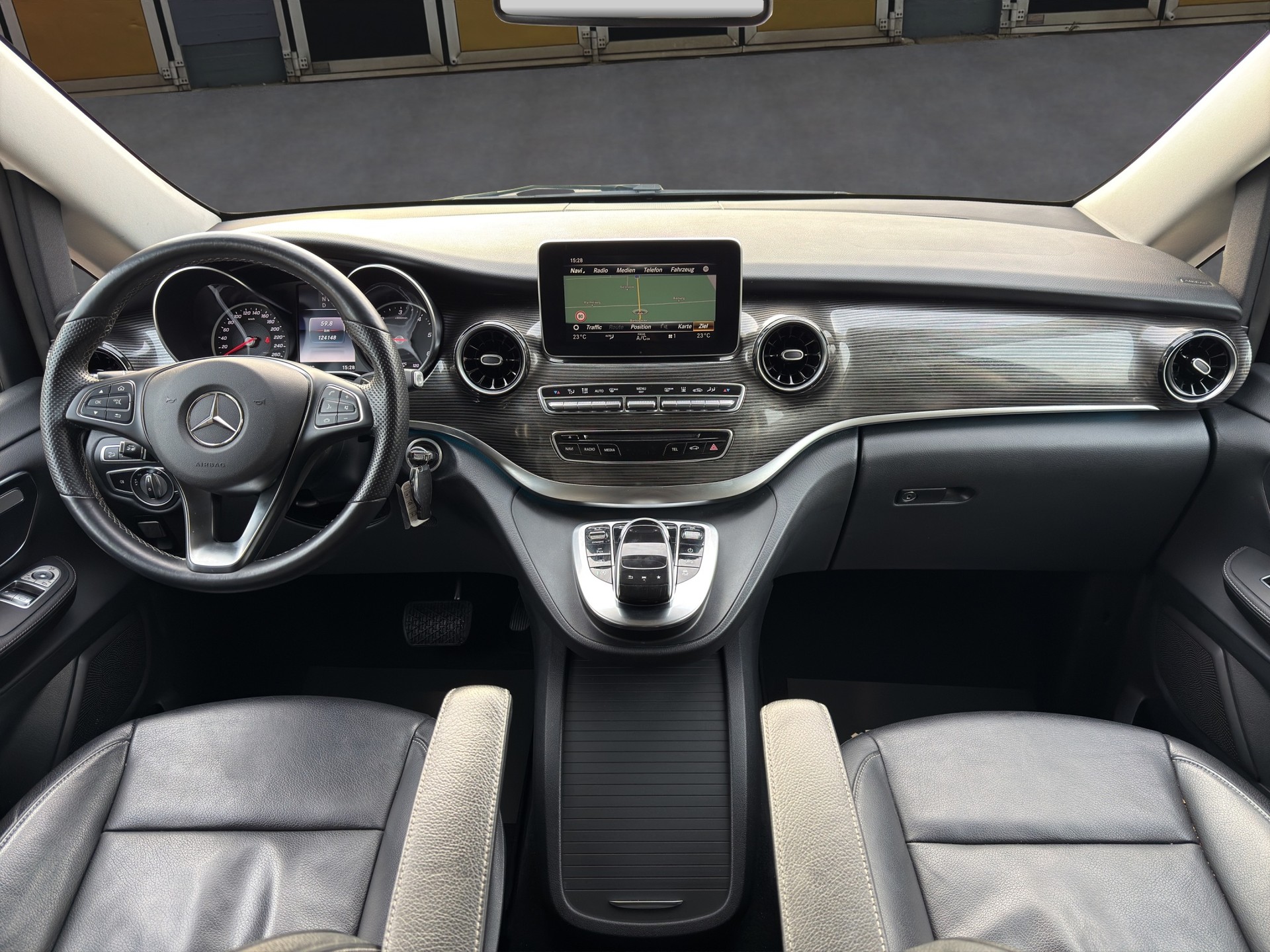 MERCEDES-BENZ V 250 d Avantgarde lang 4matic Van-image-10