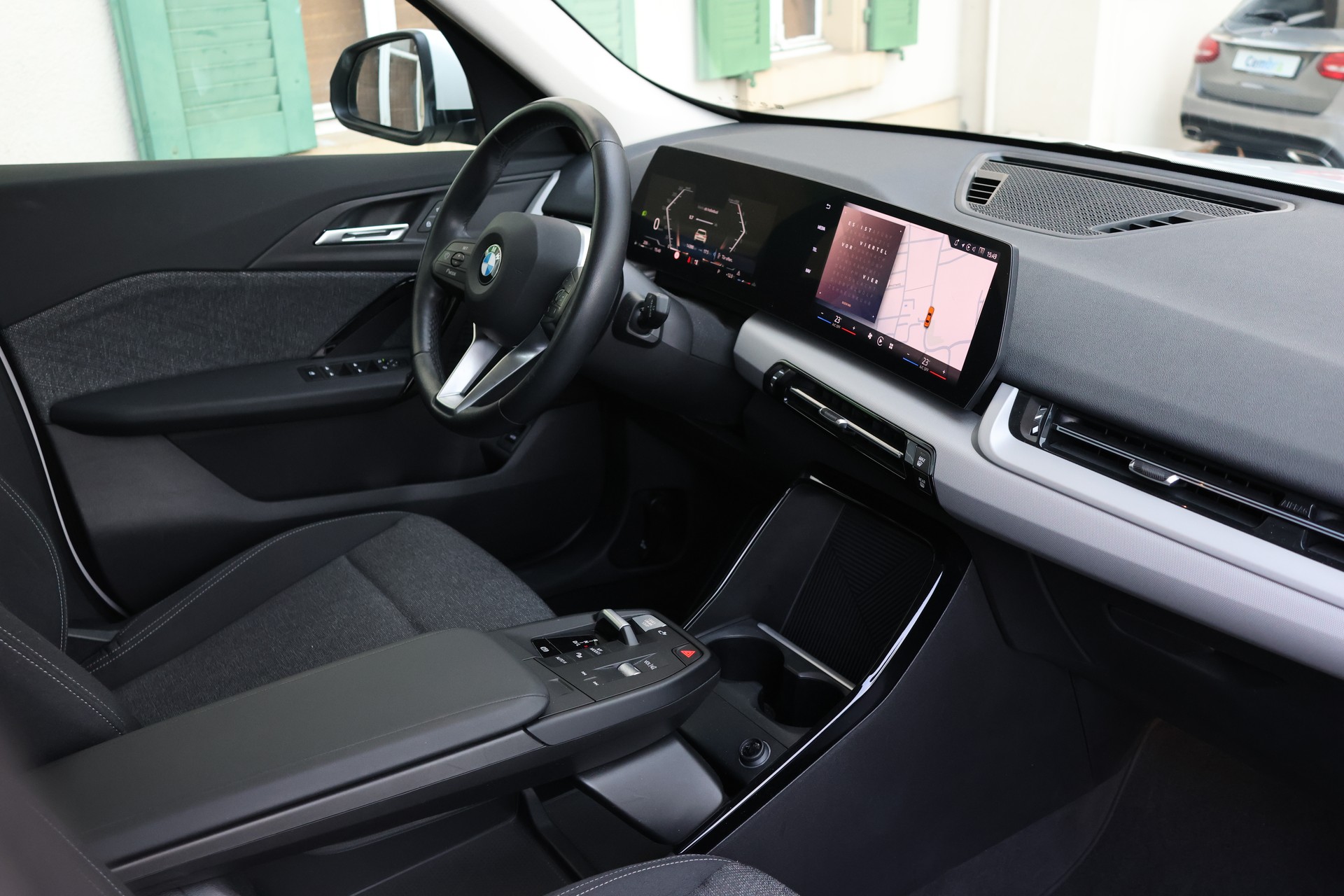 BMW X1 sDrive 20i 48V-image-8