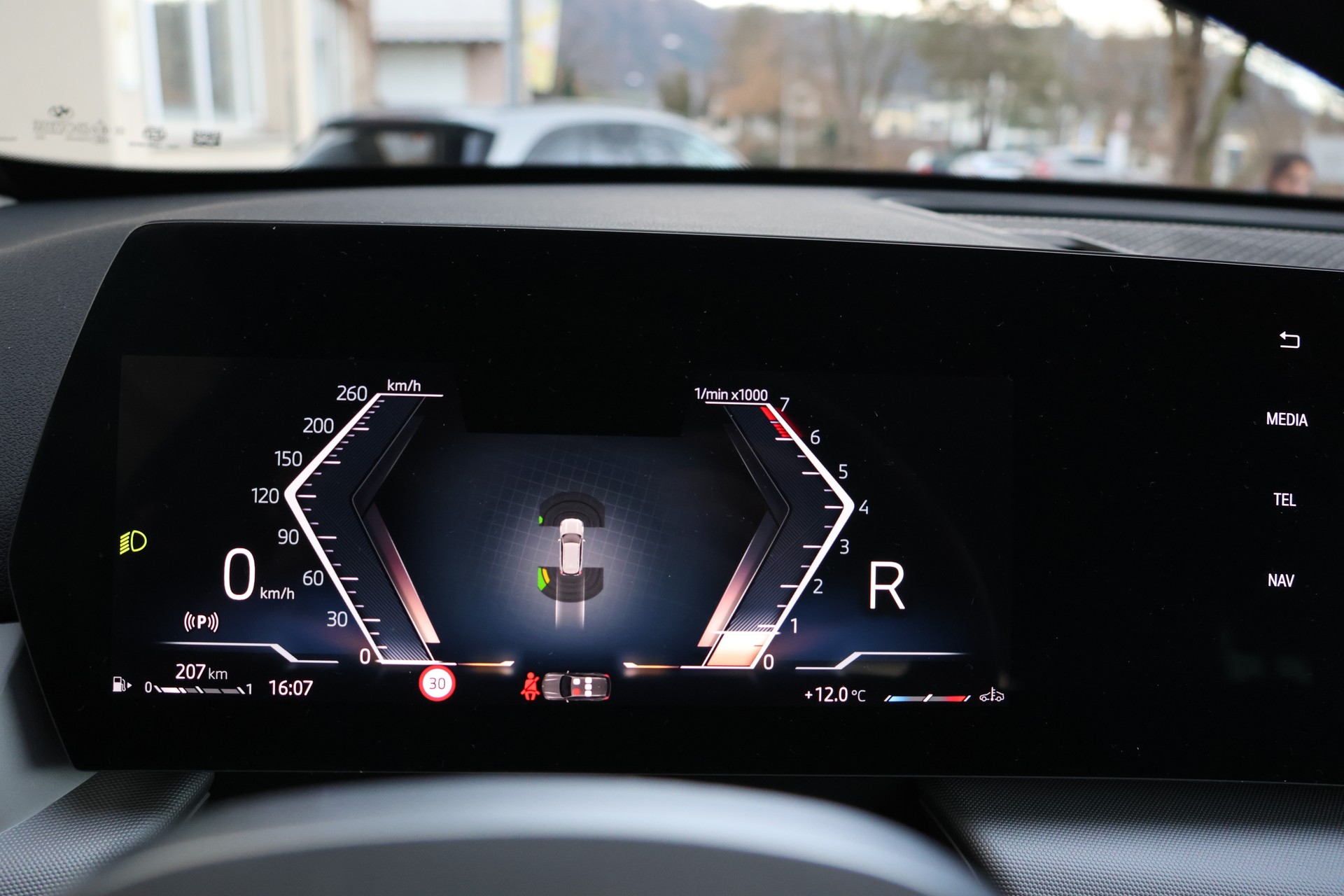 BMW X1 sDrive 20i 48V-image-16