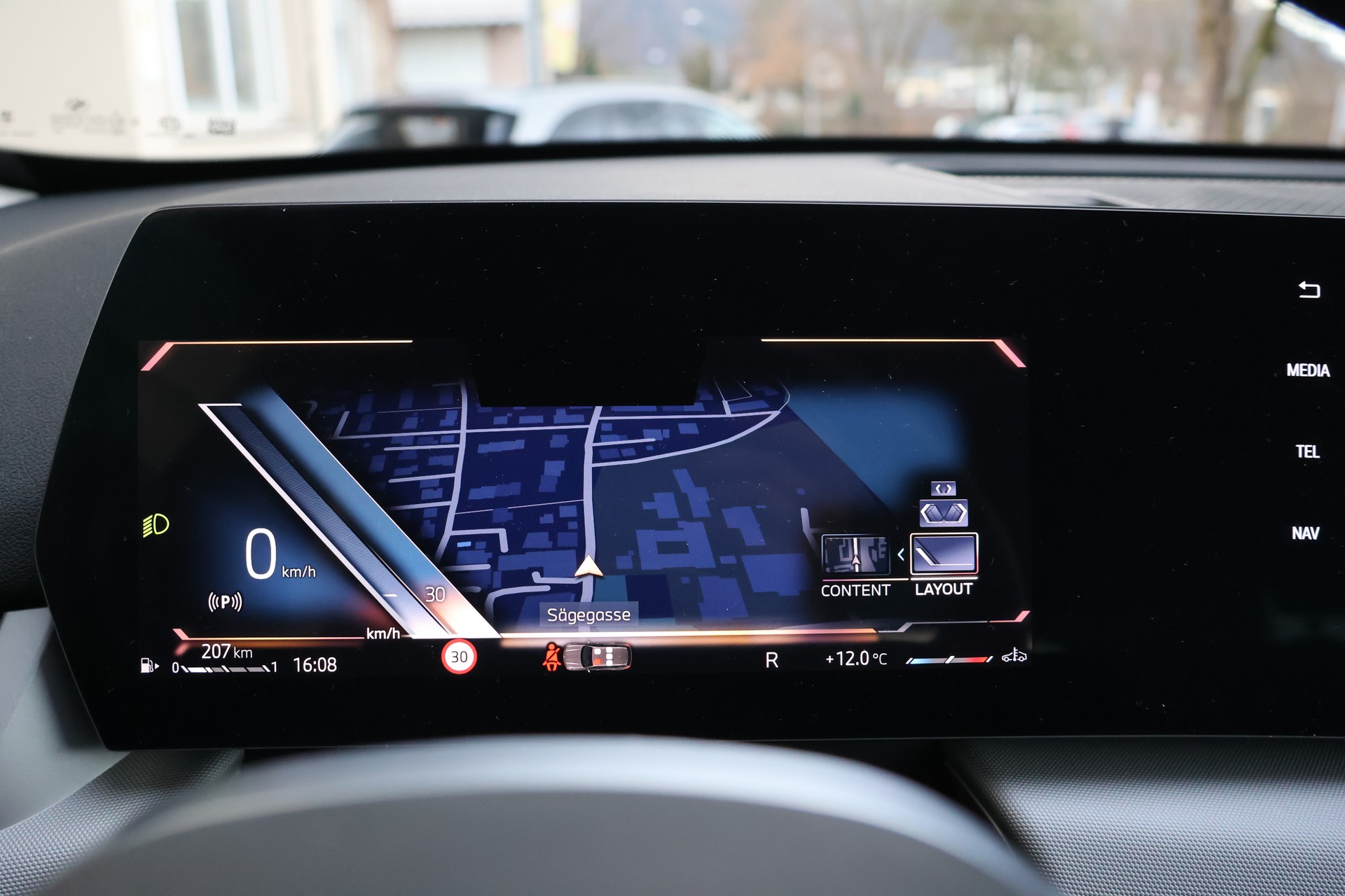 BMW X1 sDrive 20i 48V-image-14