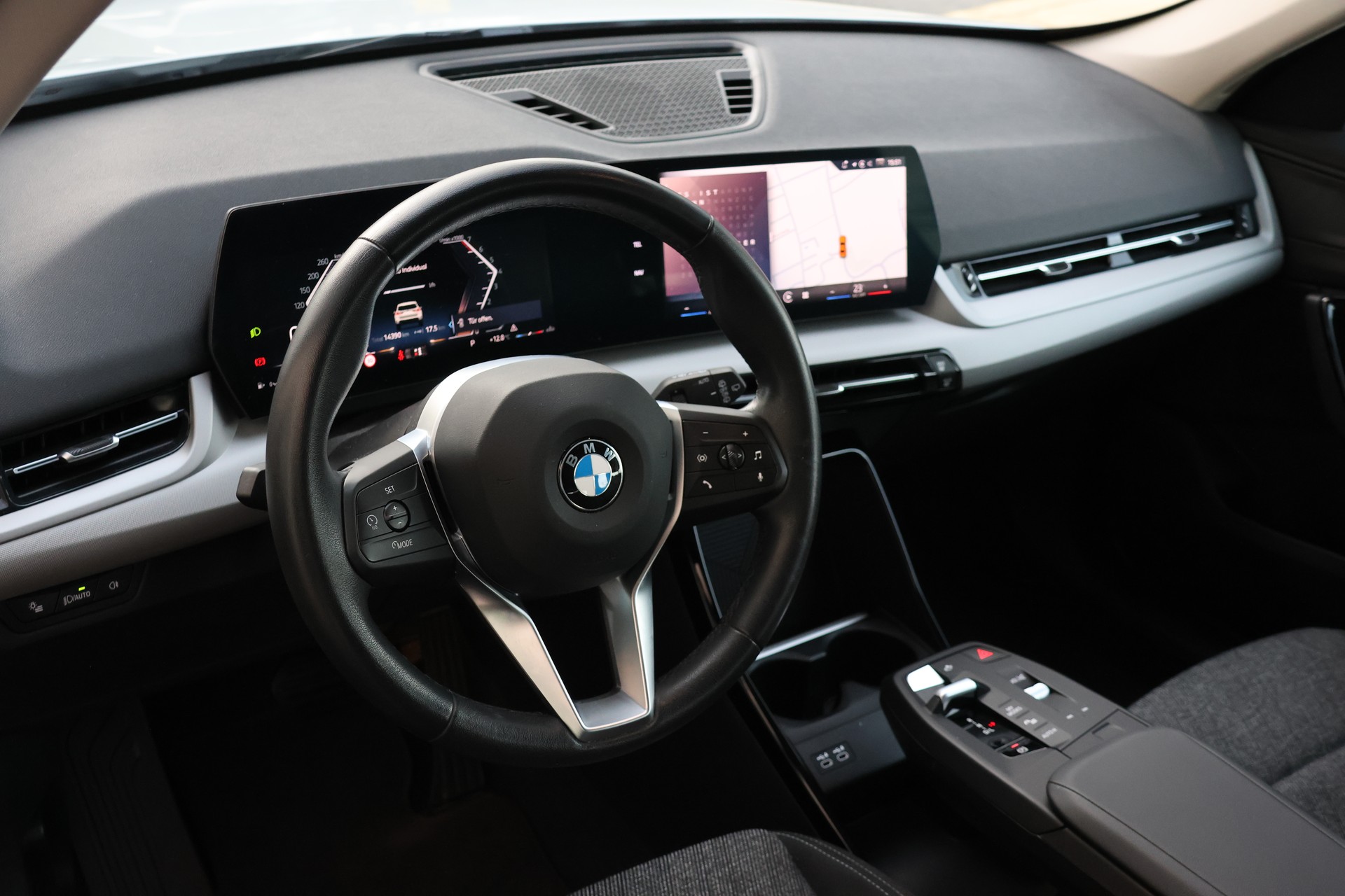 BMW X1 sDrive 20i 48V-image-13