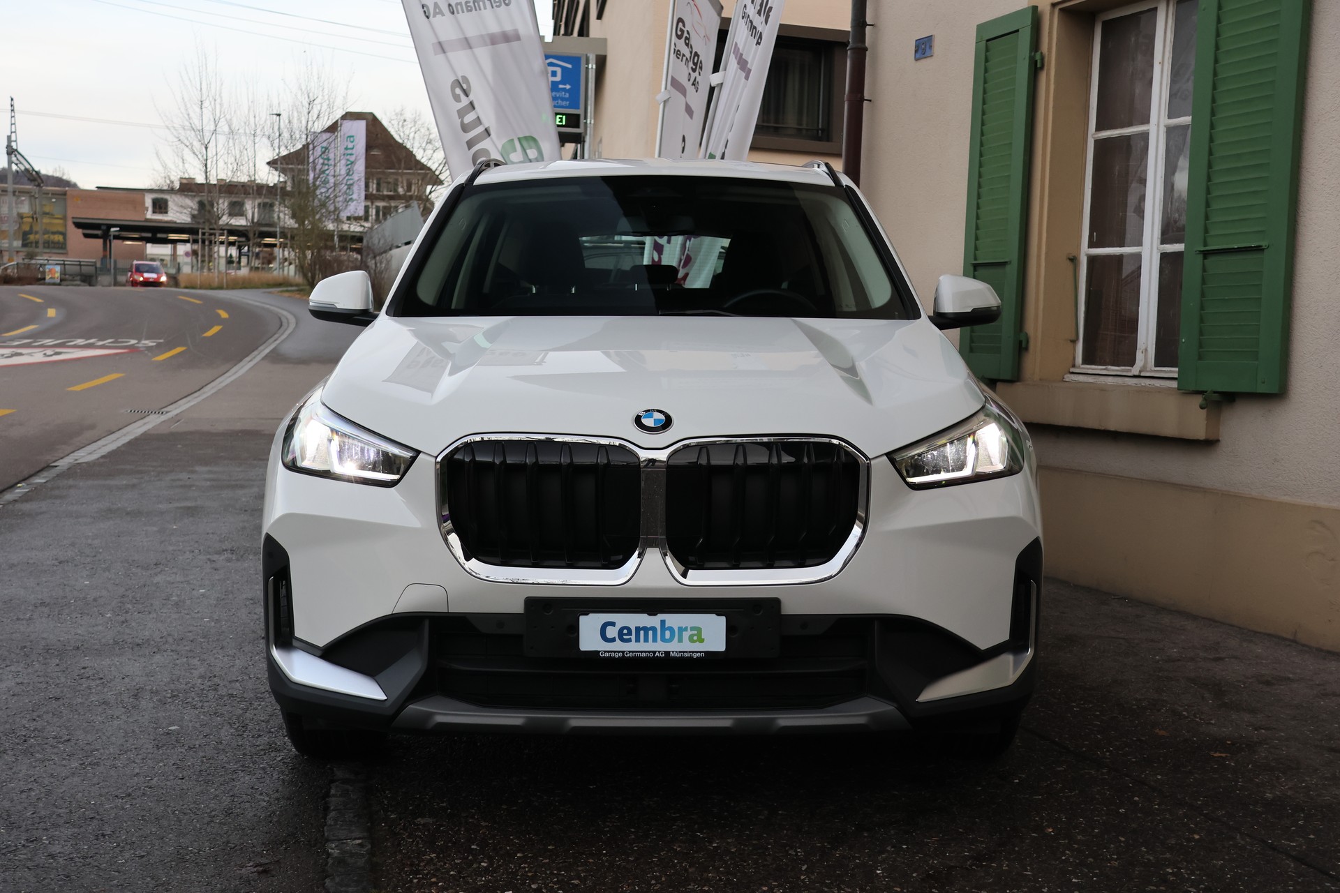 BMW X1 sDrive 20i 48V-image-1
