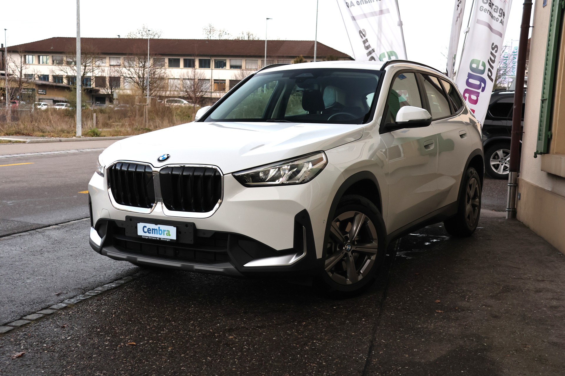 BMW X1 sDrive 20i 48V-image-0