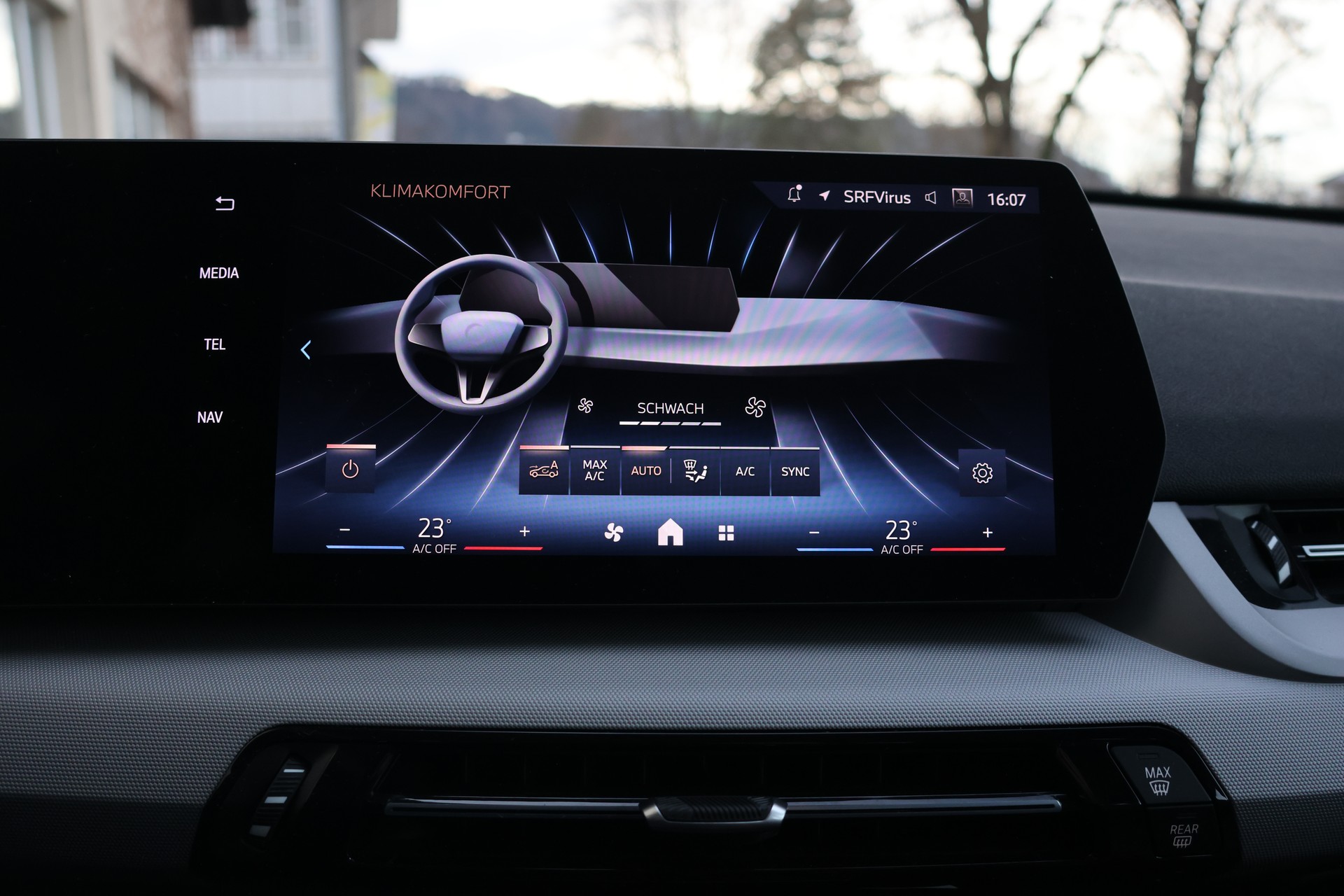 BMW X1 sDrive 20i 48V-image-17