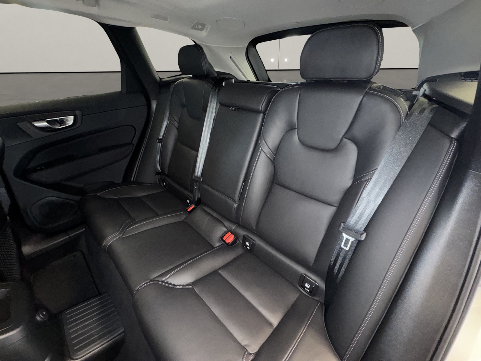 VOLVO XC60 2.0 T6 TE Ultra Dark eAWD-image-9