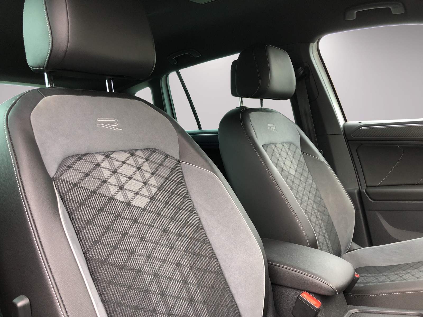 VW Tiguan 2.0TSI R-Line 4Motion DSG-image-15