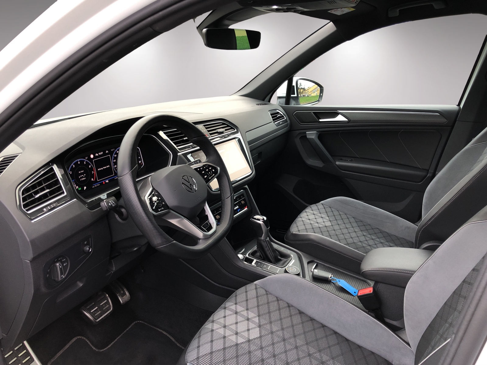 VW Tiguan 2.0TSI R-Line 4Motion DSG-image-8