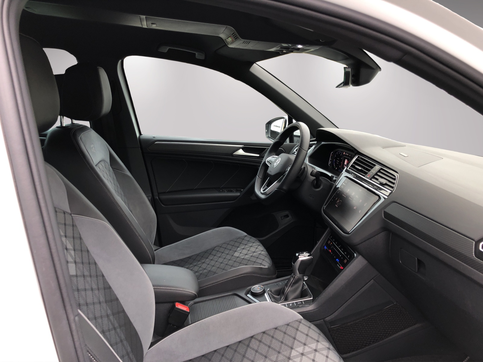 VW Tiguan 2.0TSI R-Line 4Motion DSG-image-14