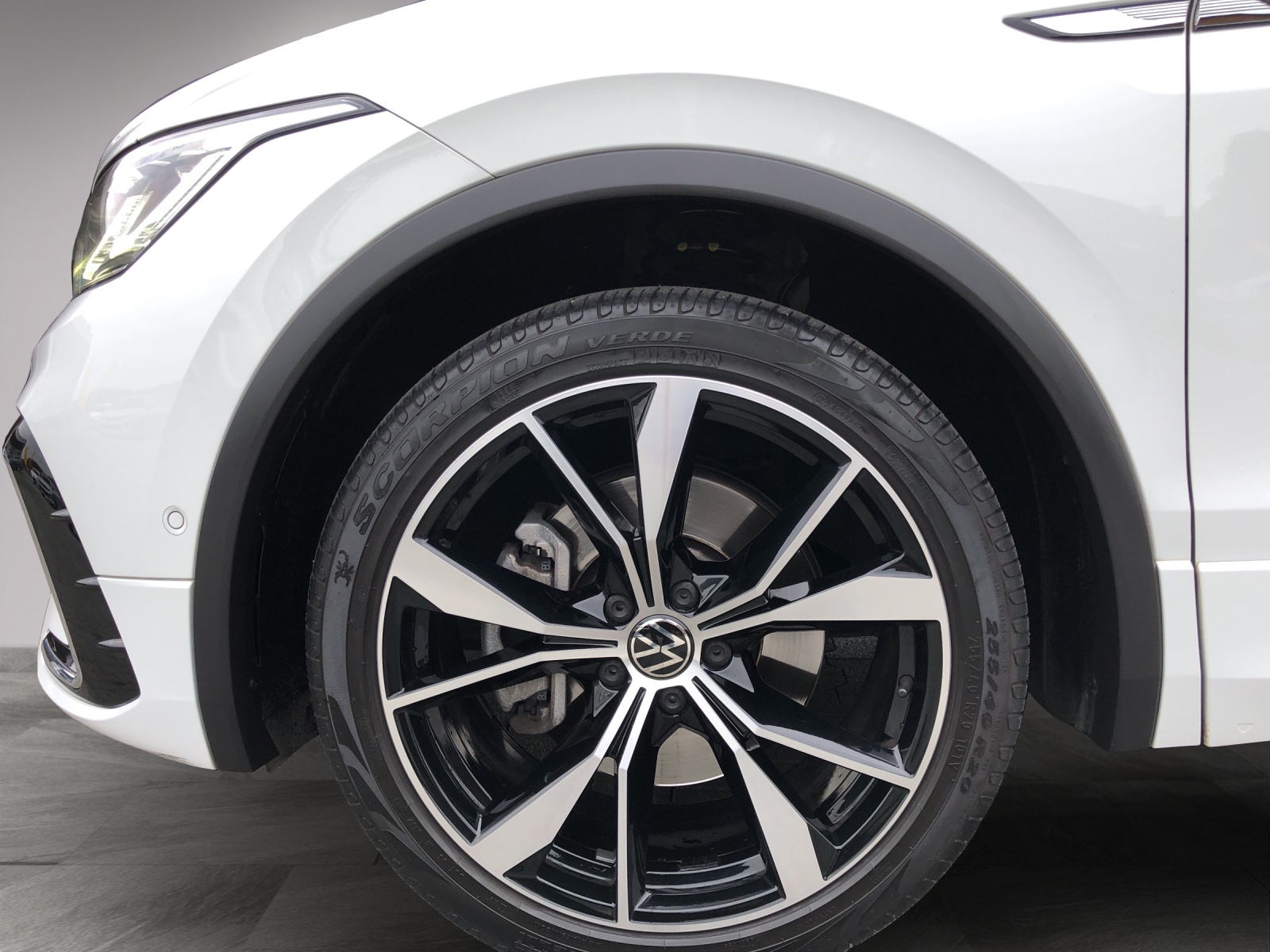 VW Tiguan 2.0TSI R-Line 4Motion DSG-image-20