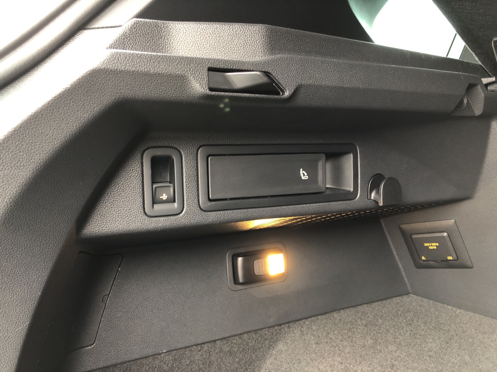 VW Tiguan 2.0TSI R-Line 4Motion DSG-image-18