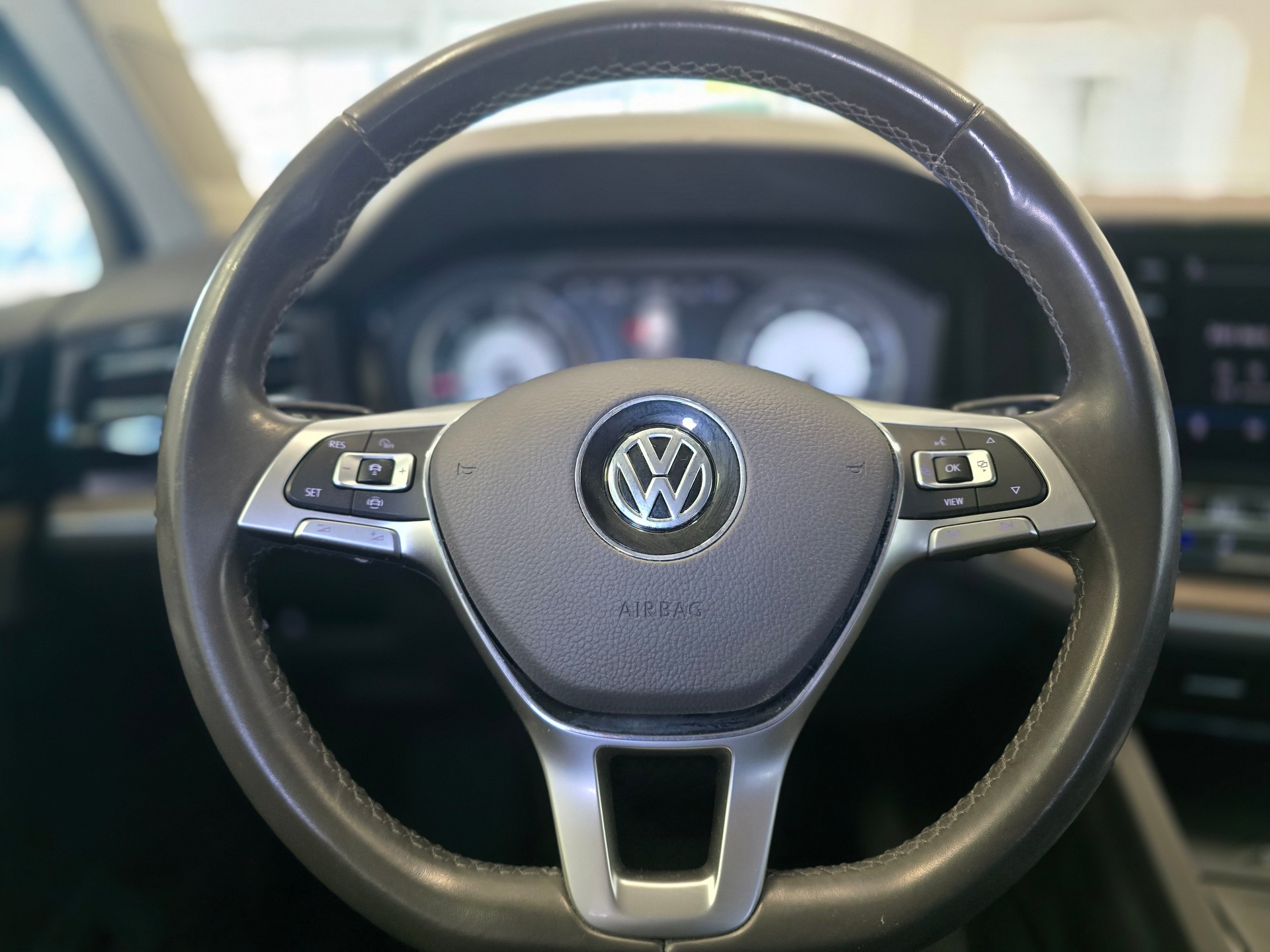 VW Touareg 3.0 TDI Elegance-image-4