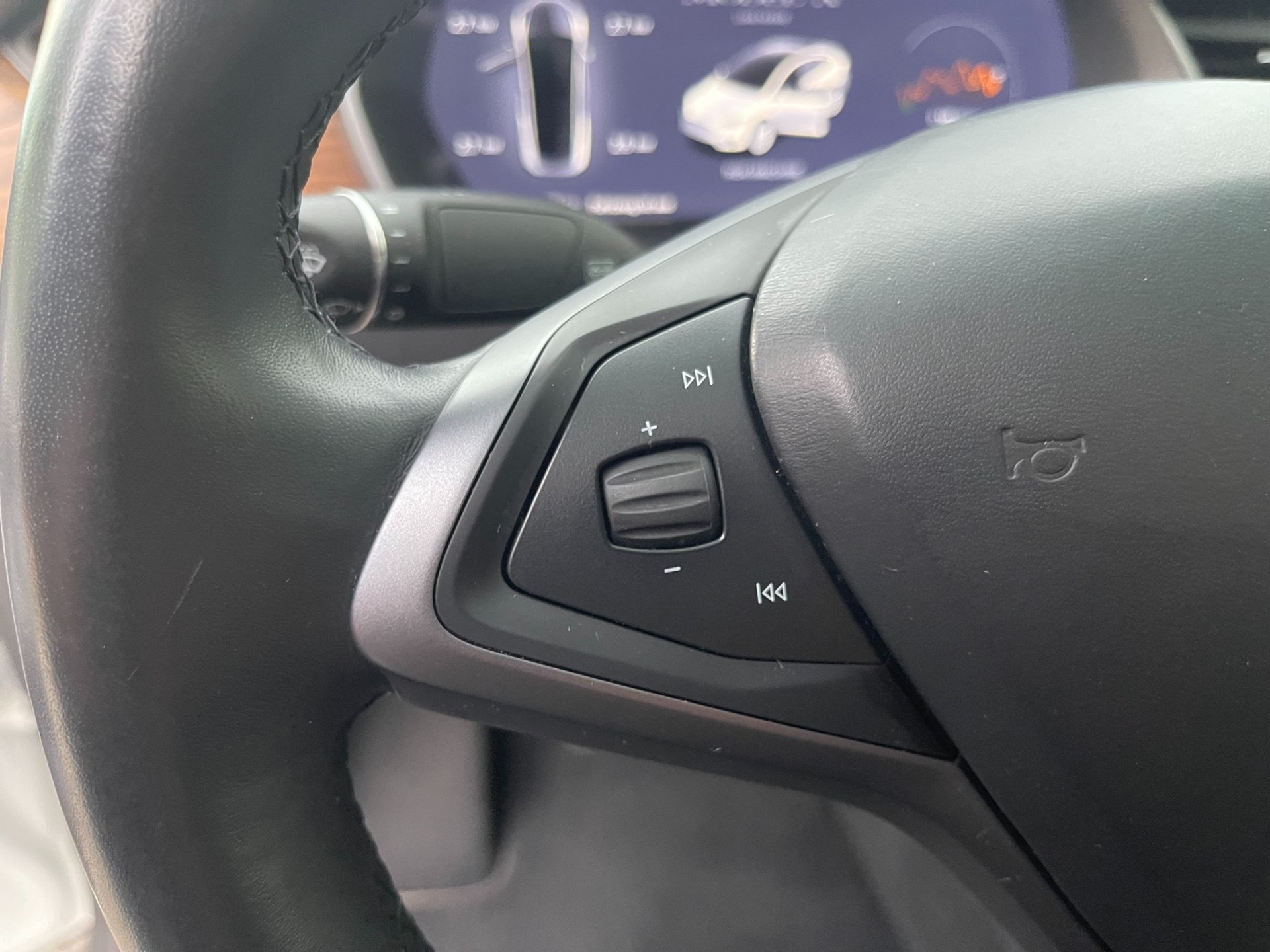 TESLA Model X 6 Plätze ! Maximale-Reichweite !-image-17