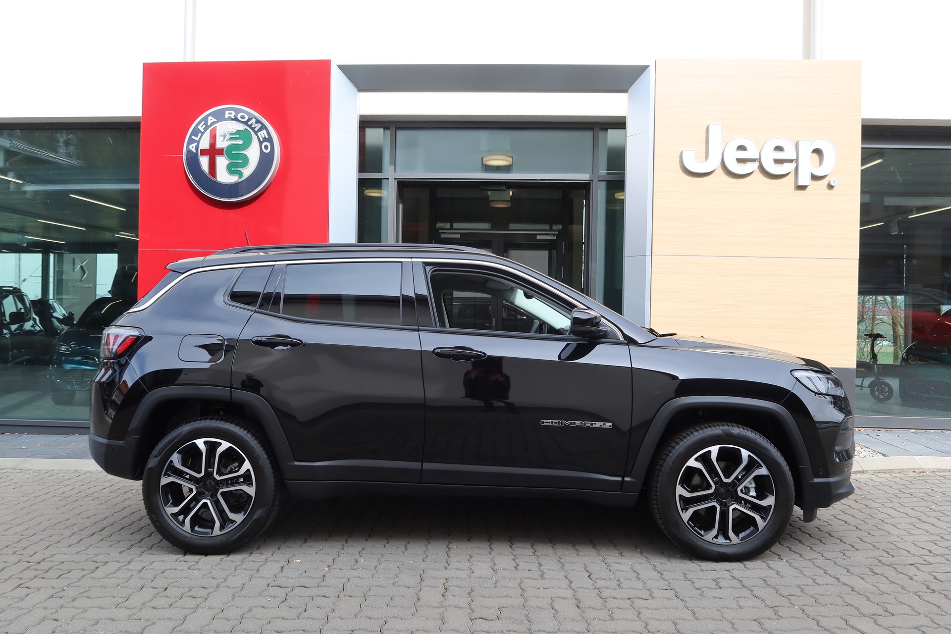 JEEP Compass 4x2 1.5 T Sw.Lim.-image-3