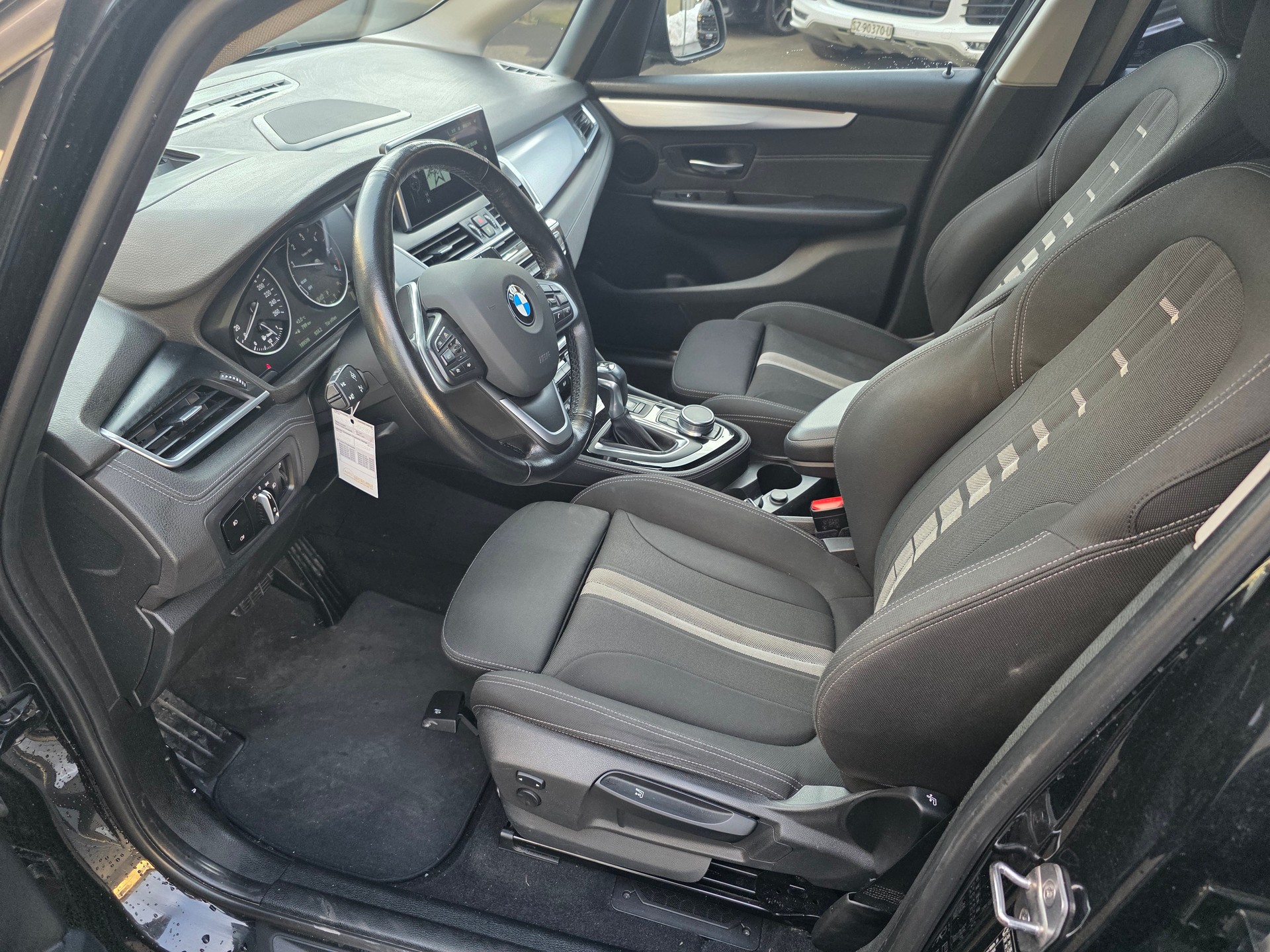BMW 220d xDrive Active Tourer Sport Line Steptronic-image-10