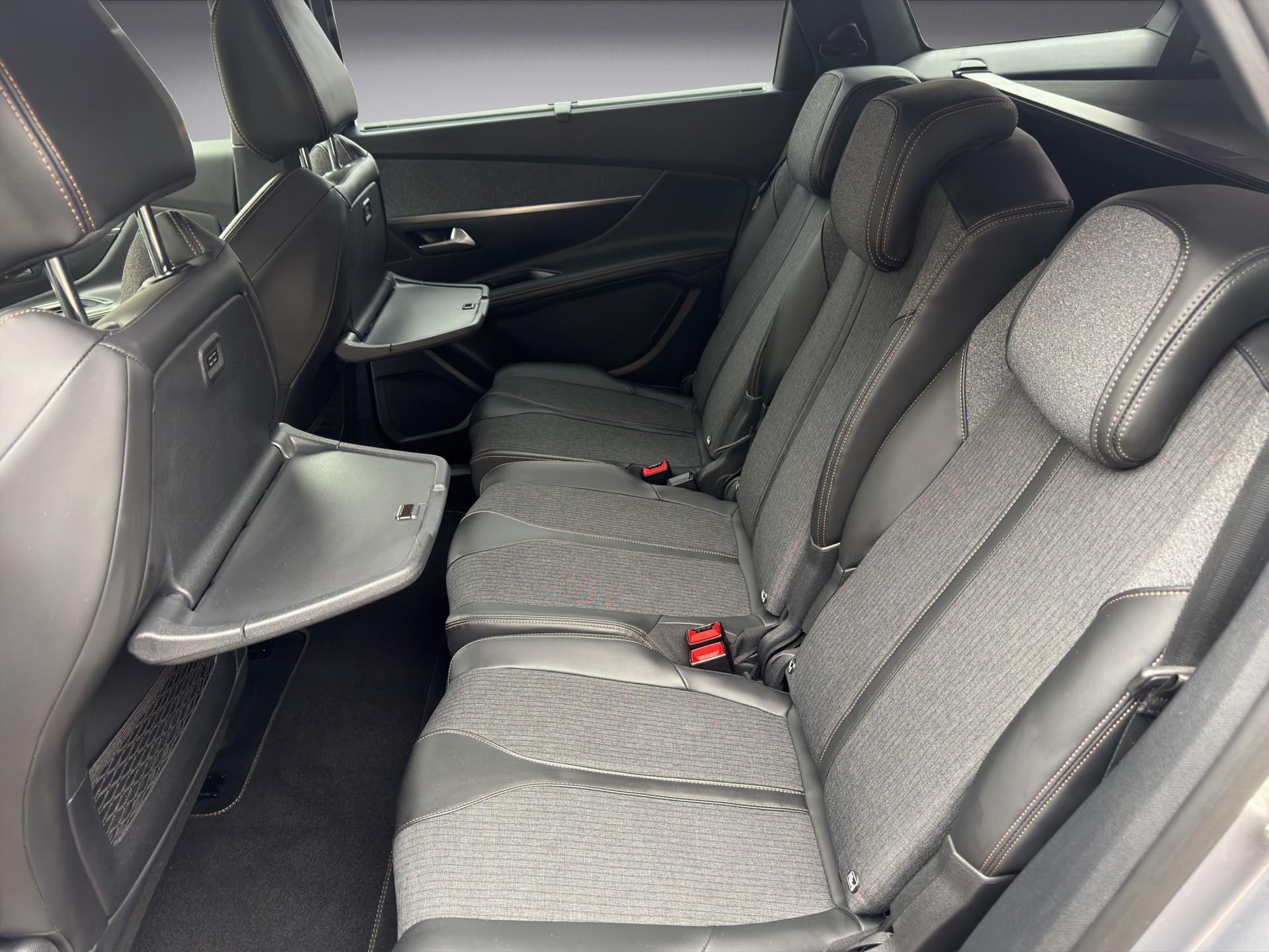 PEUGEOT 5008 2.0 BlueHDi GT Line-image-9