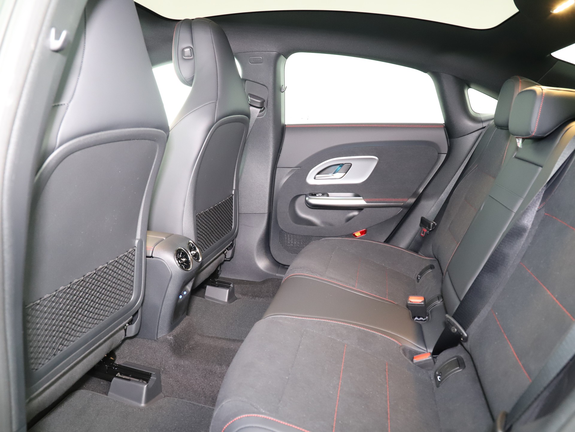 MERCEDES-BENZ CLA 200 8G-DCT-image-10