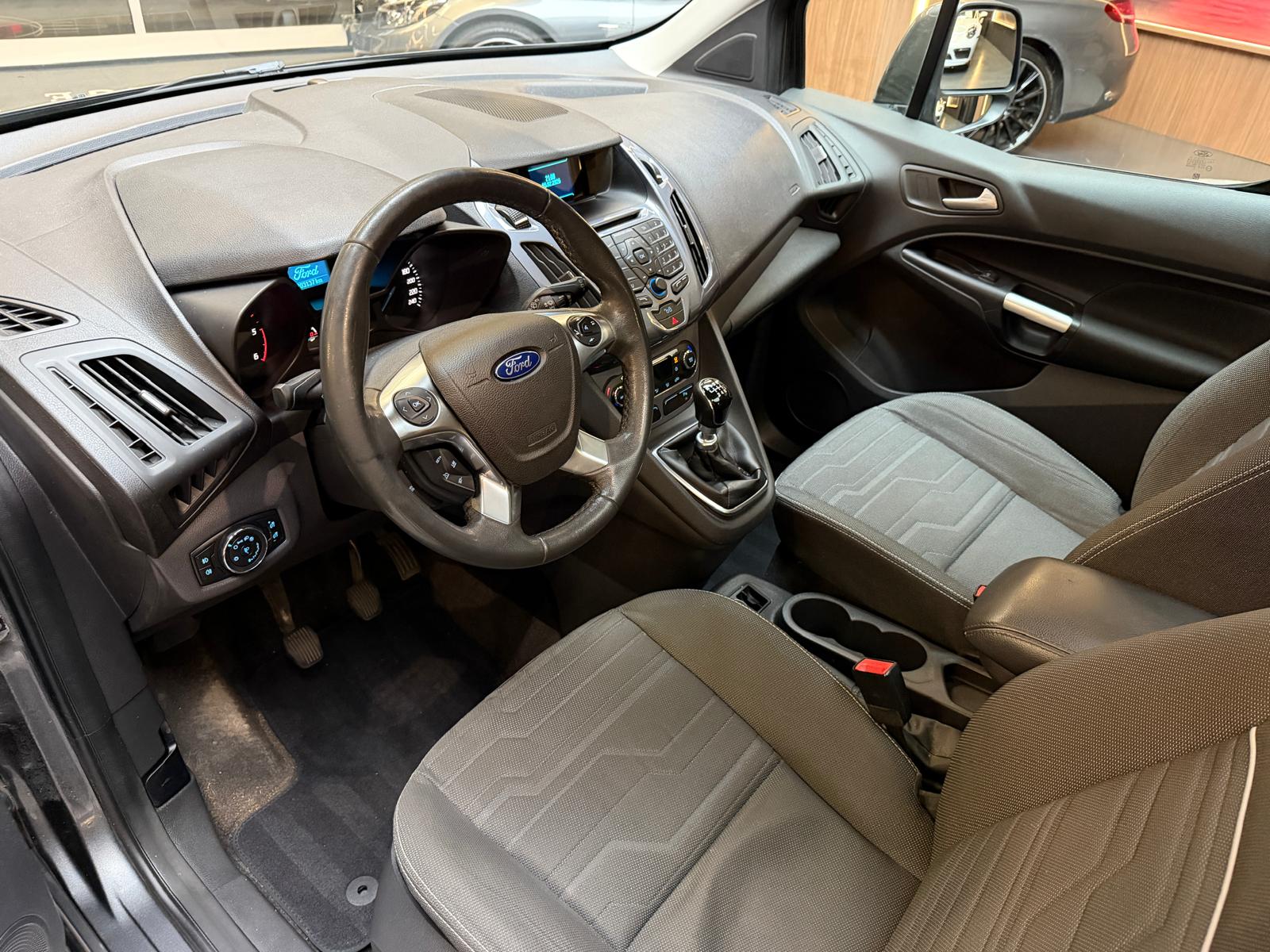 FORD Tourneo Connect 1.6 TDCi Titanium-image-11