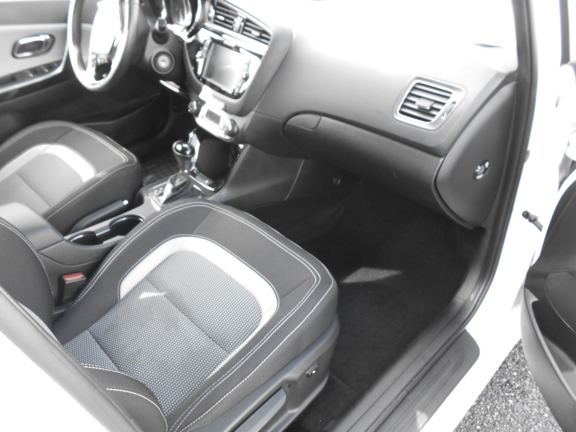 KIA Cee'd Sportswagon 1.6 GDi Swiss Champion DCT-image-5