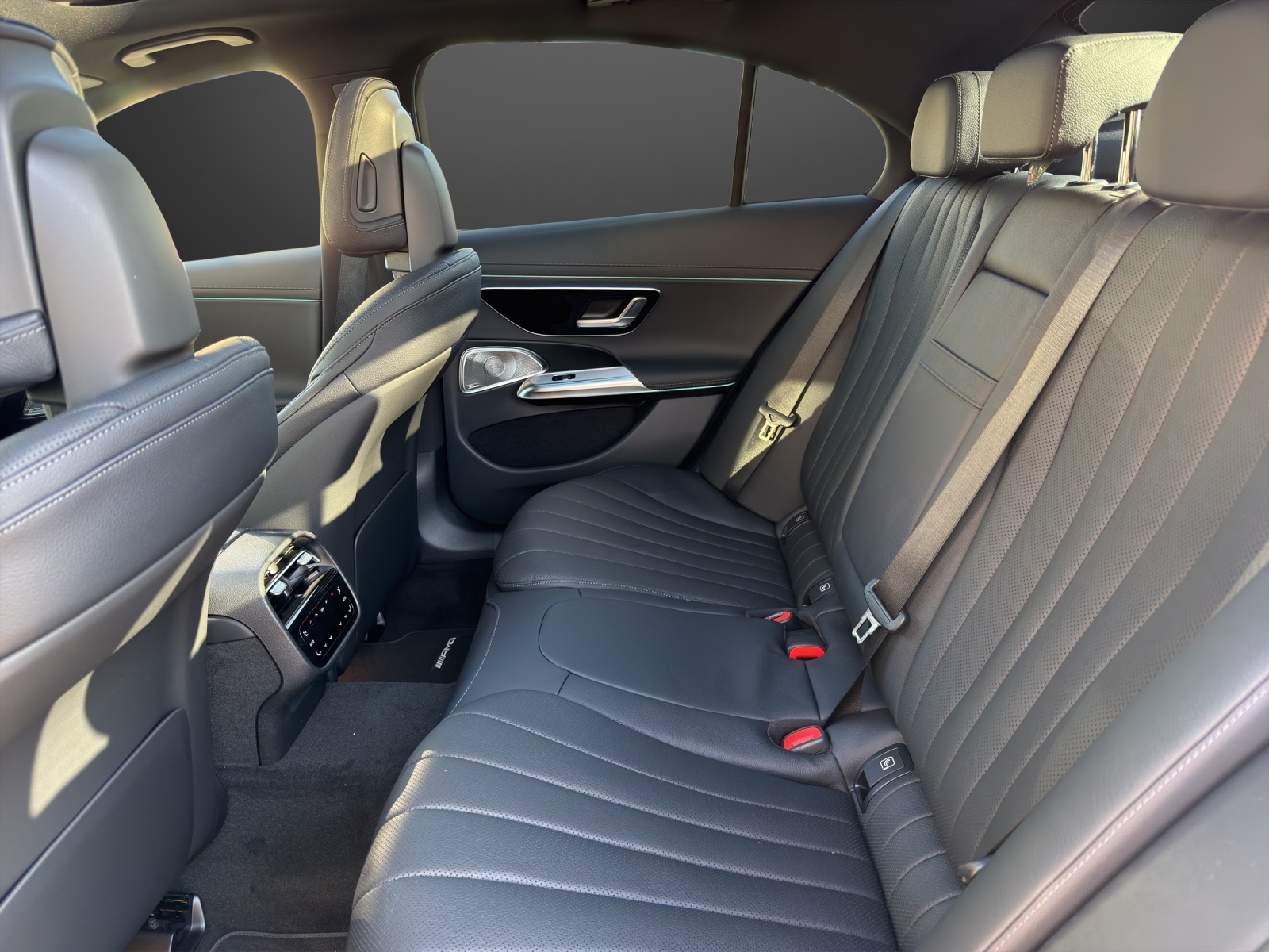 MERCEDES-BENZ E 220 d 4Matic 9G-Tronic-image-12
