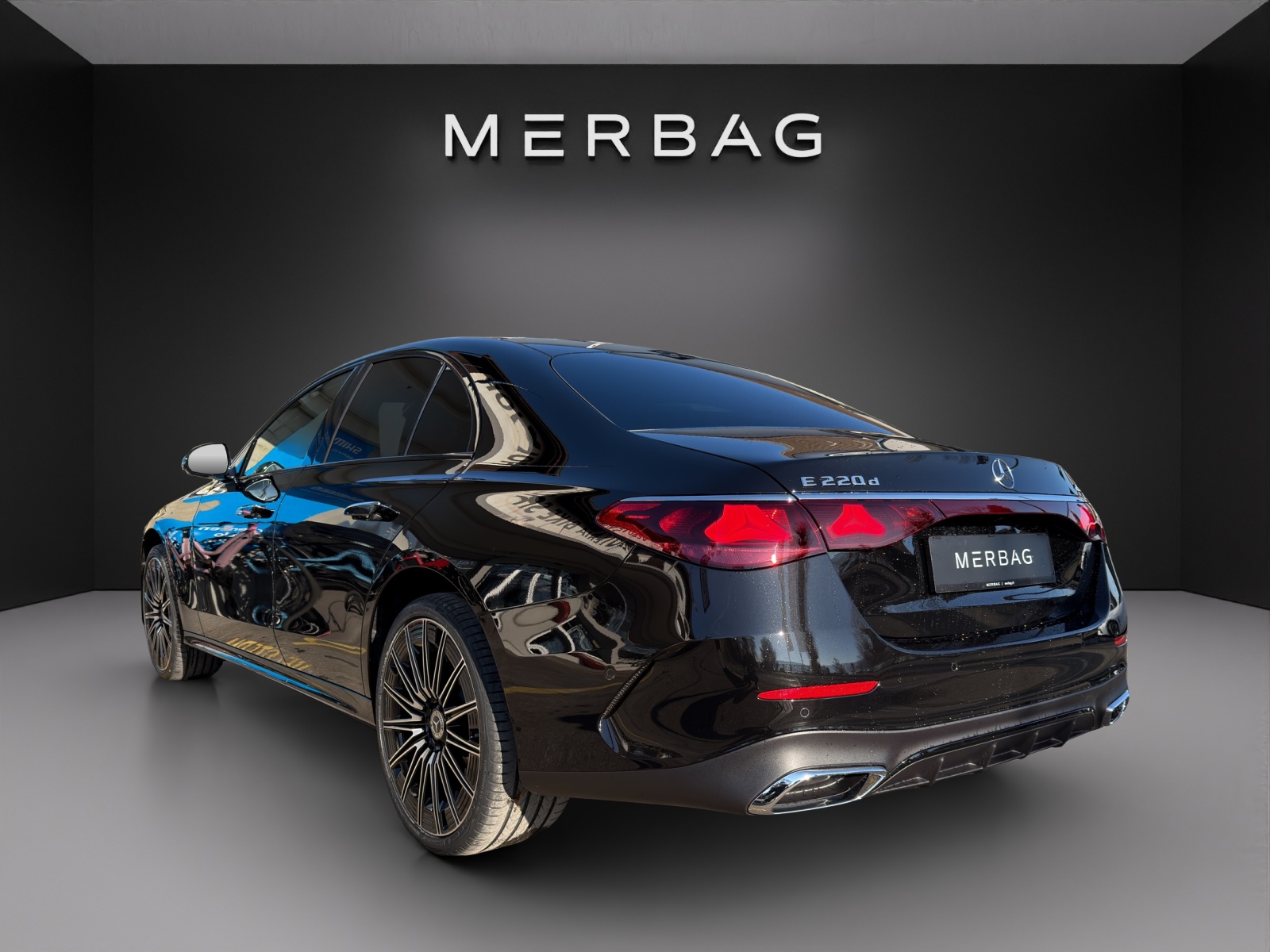MERCEDES-BENZ E 220 d 4Matic 9G-Tronic-image-4