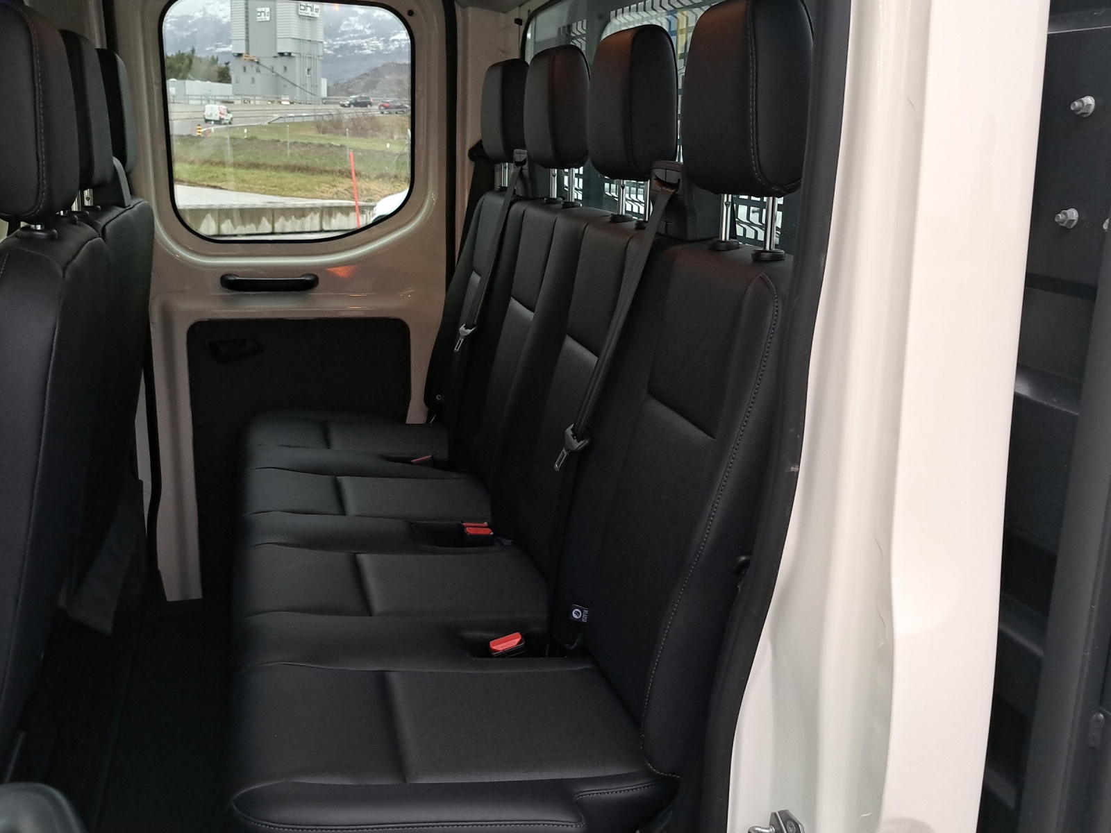 FORD Transit DCab350 L3 Trend 2.0 TDCi 165 RWD-image-6