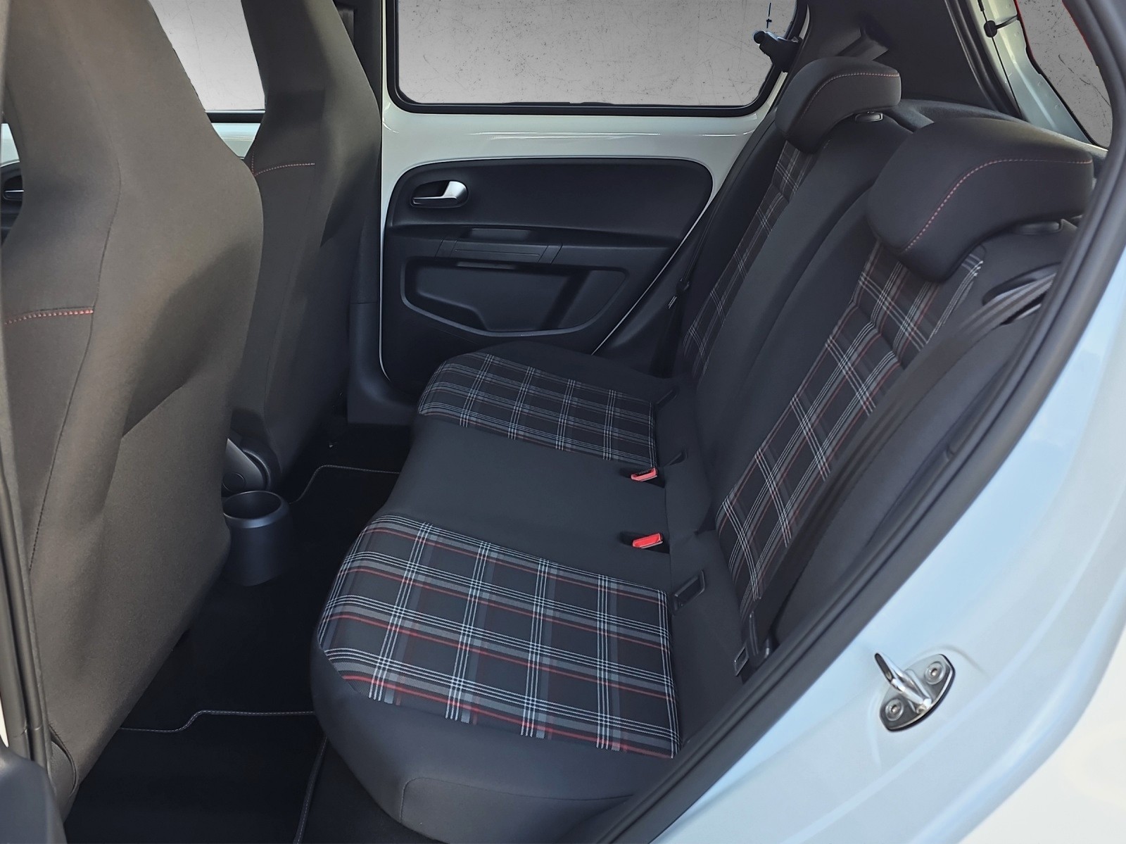VW Up 1.0 TSI GTI-image-12