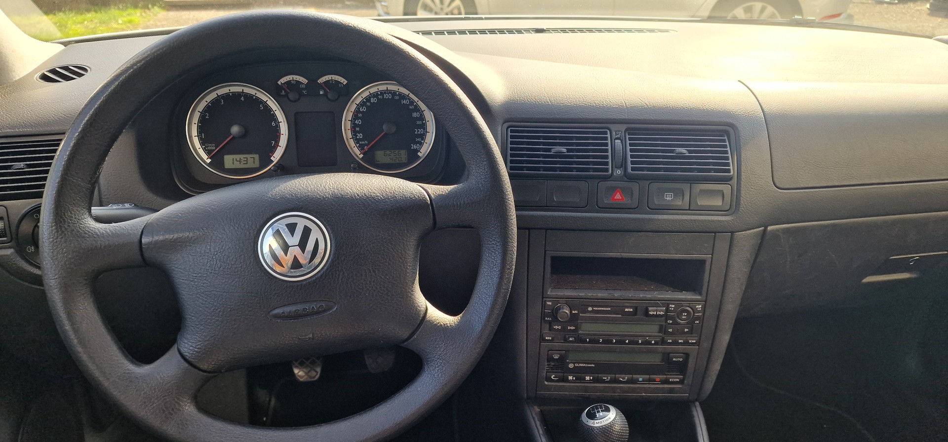 VW Golf Variant 2.0 Comfortline 4Motion-image-6