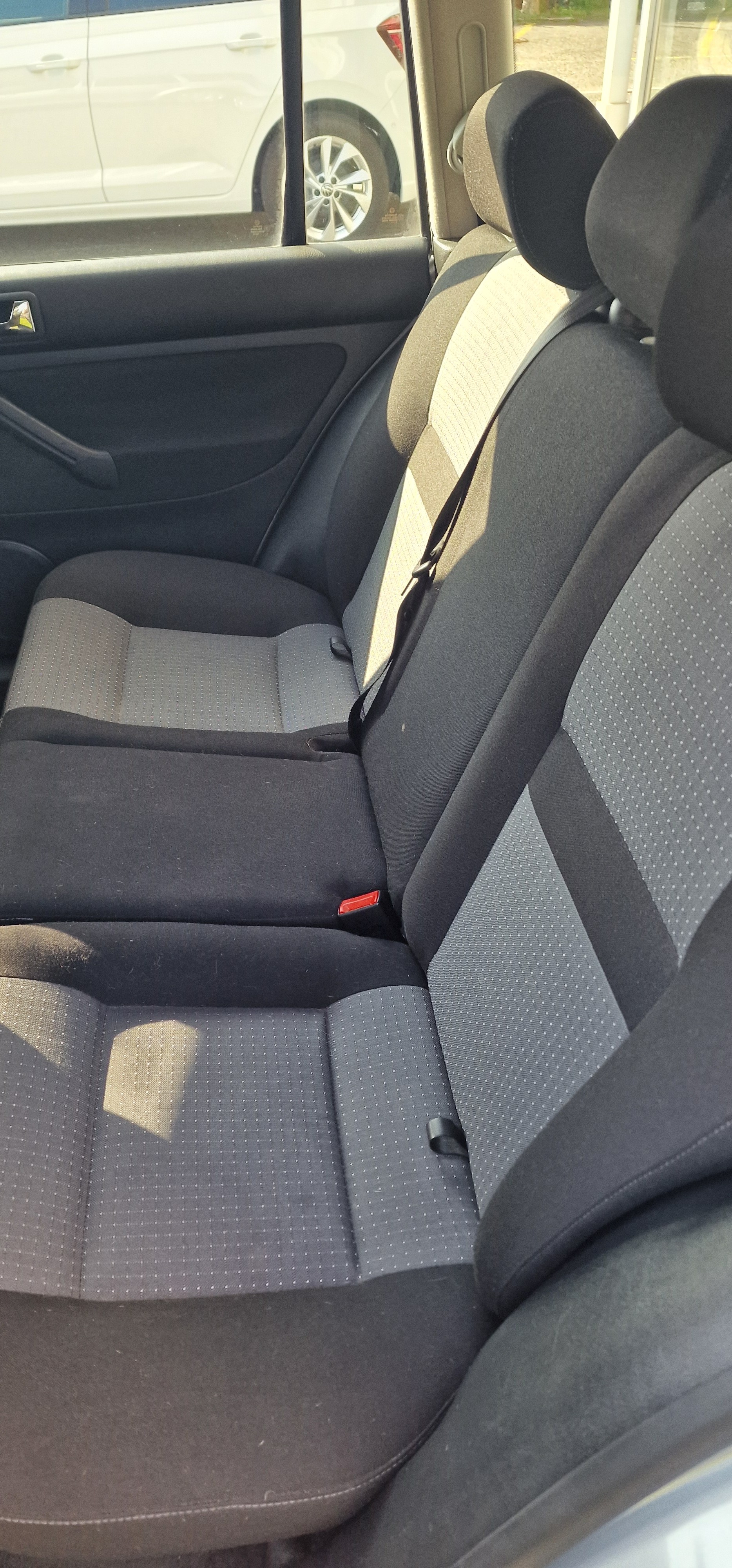 VW Golf Variant 2.0 Comfortline 4Motion-image-8