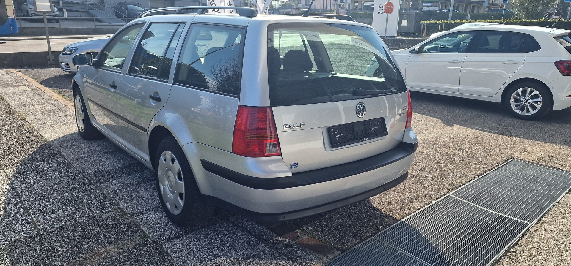 VW Golf Variant 2.0 Comfortline 4Motion-image-5
