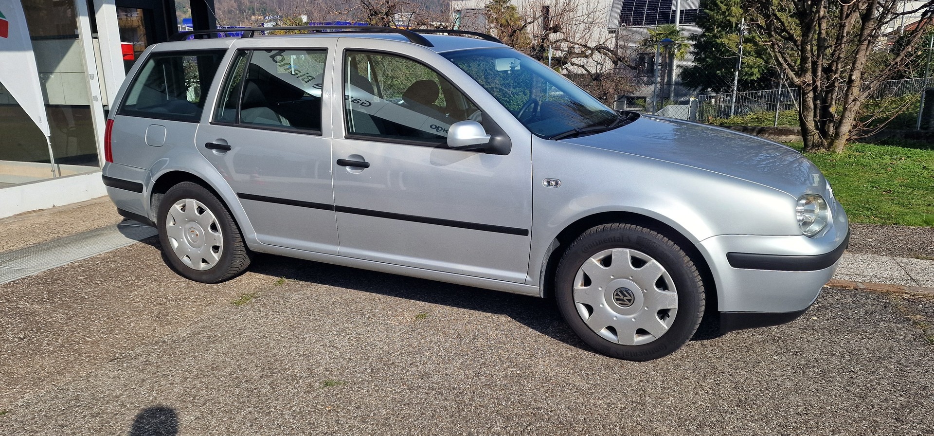 VW Golf Variant 2.0 Comfortline 4Motion-image-3