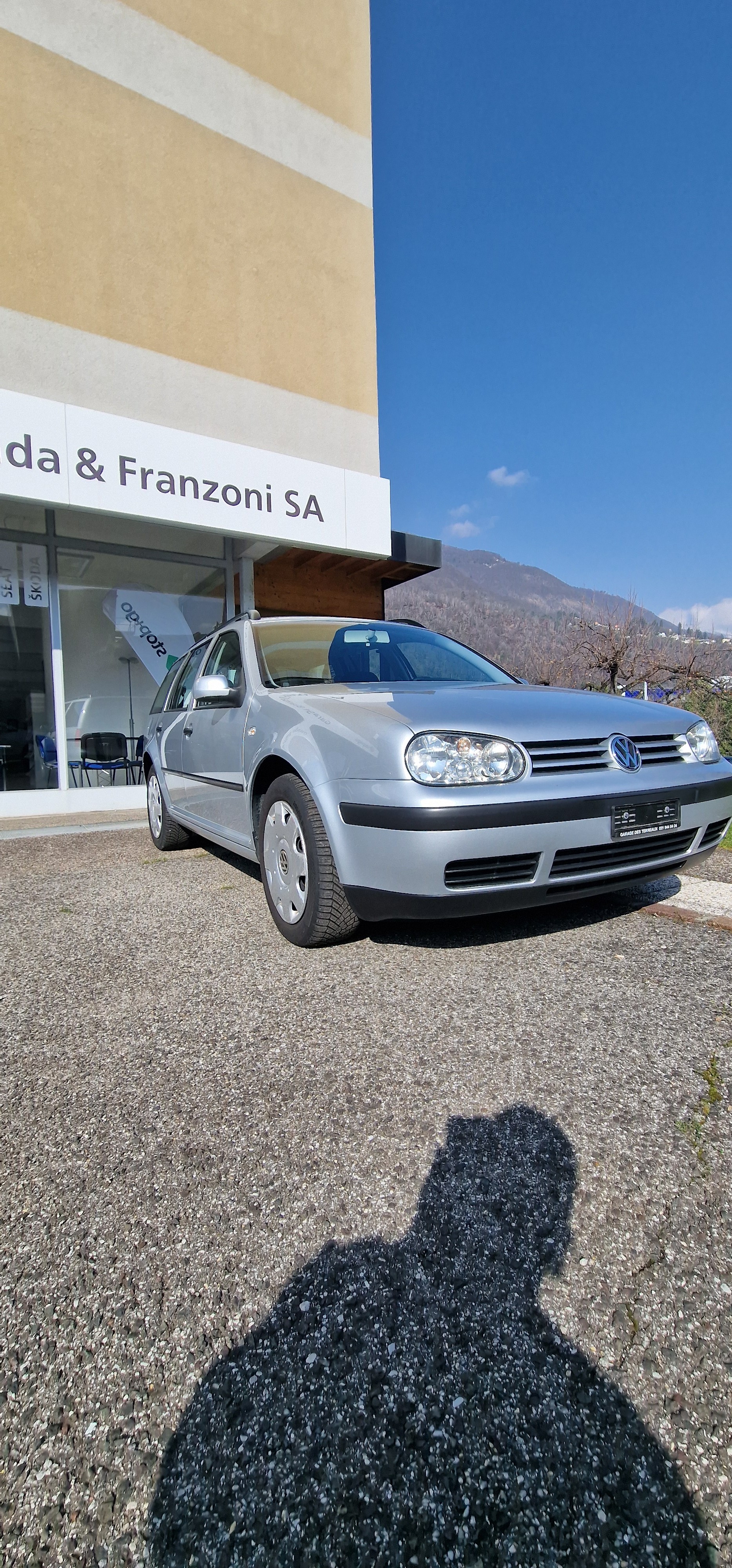 VW Golf Variant 2.0 Comfortline 4Motion-image-2