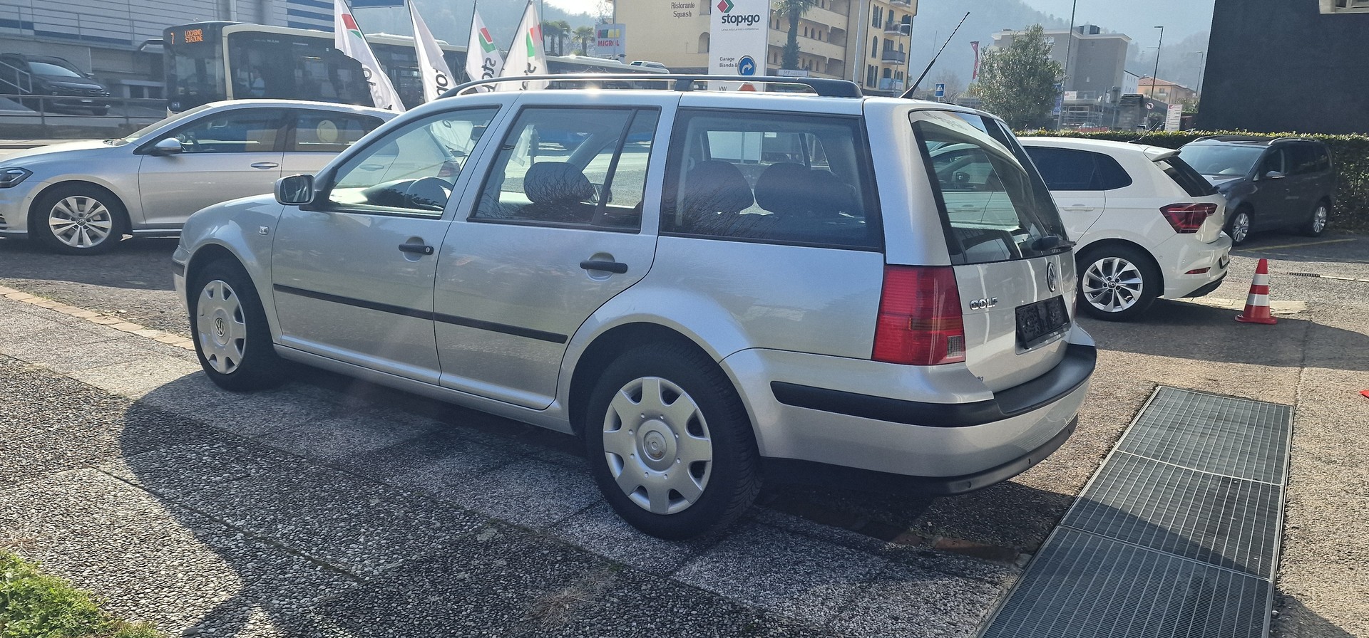 VW Golf Variant 2.0 Comfortline 4Motion-image-4