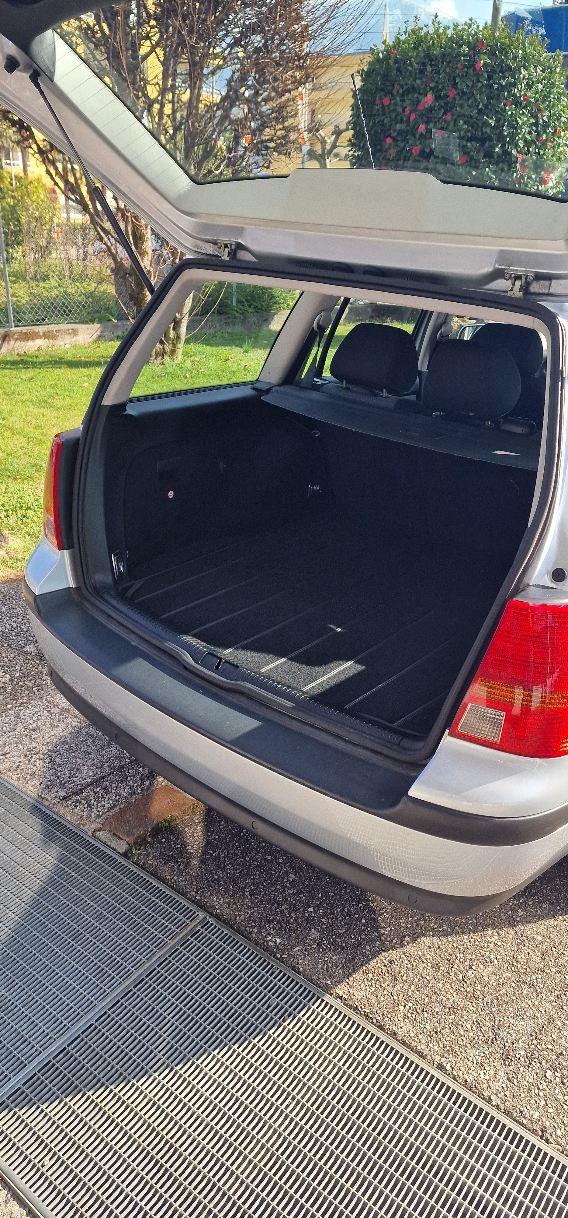 VW Golf Variant 2.0 Comfortline 4Motion-image-9