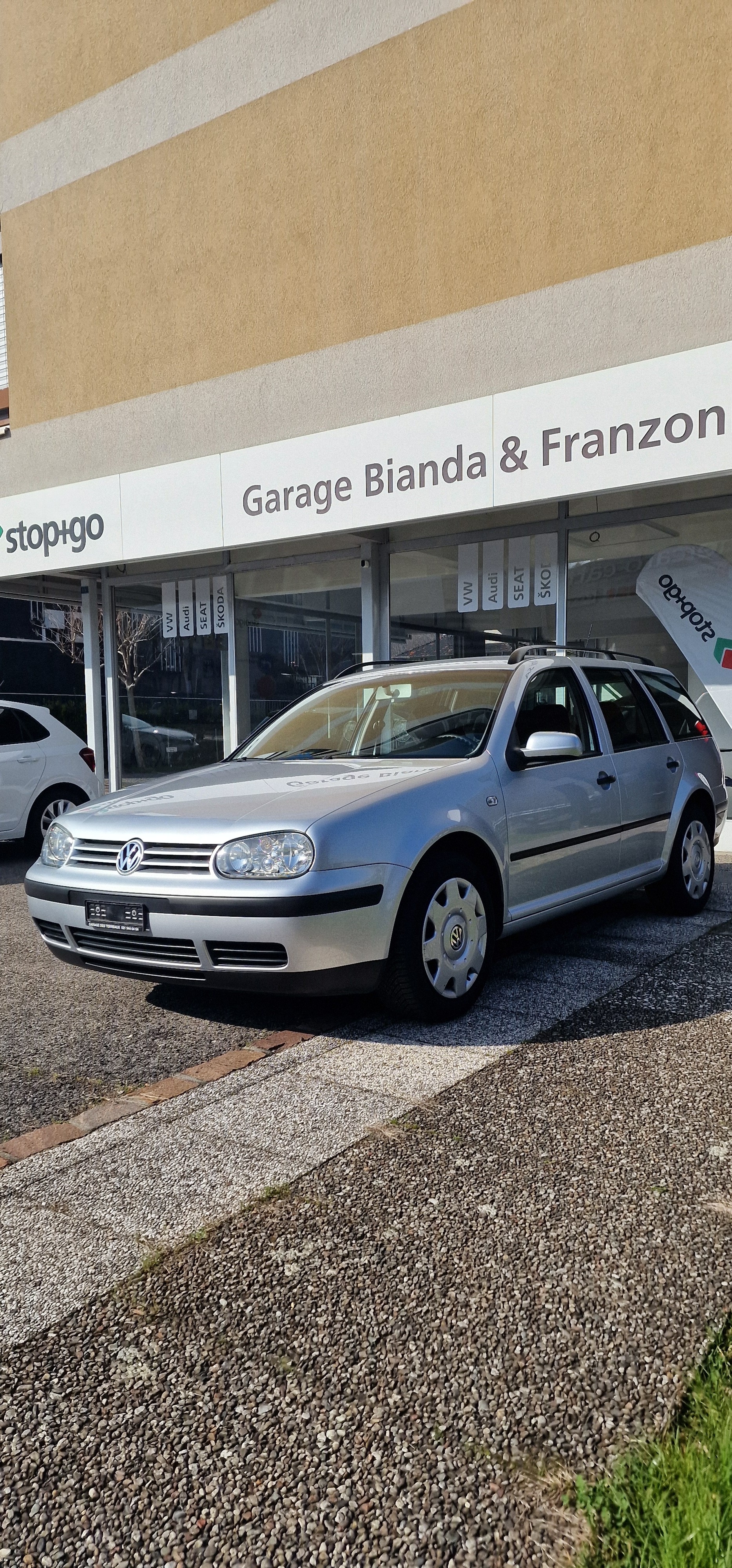 VW Golf Variant 2.0 Comfortline 4Motion-image-12