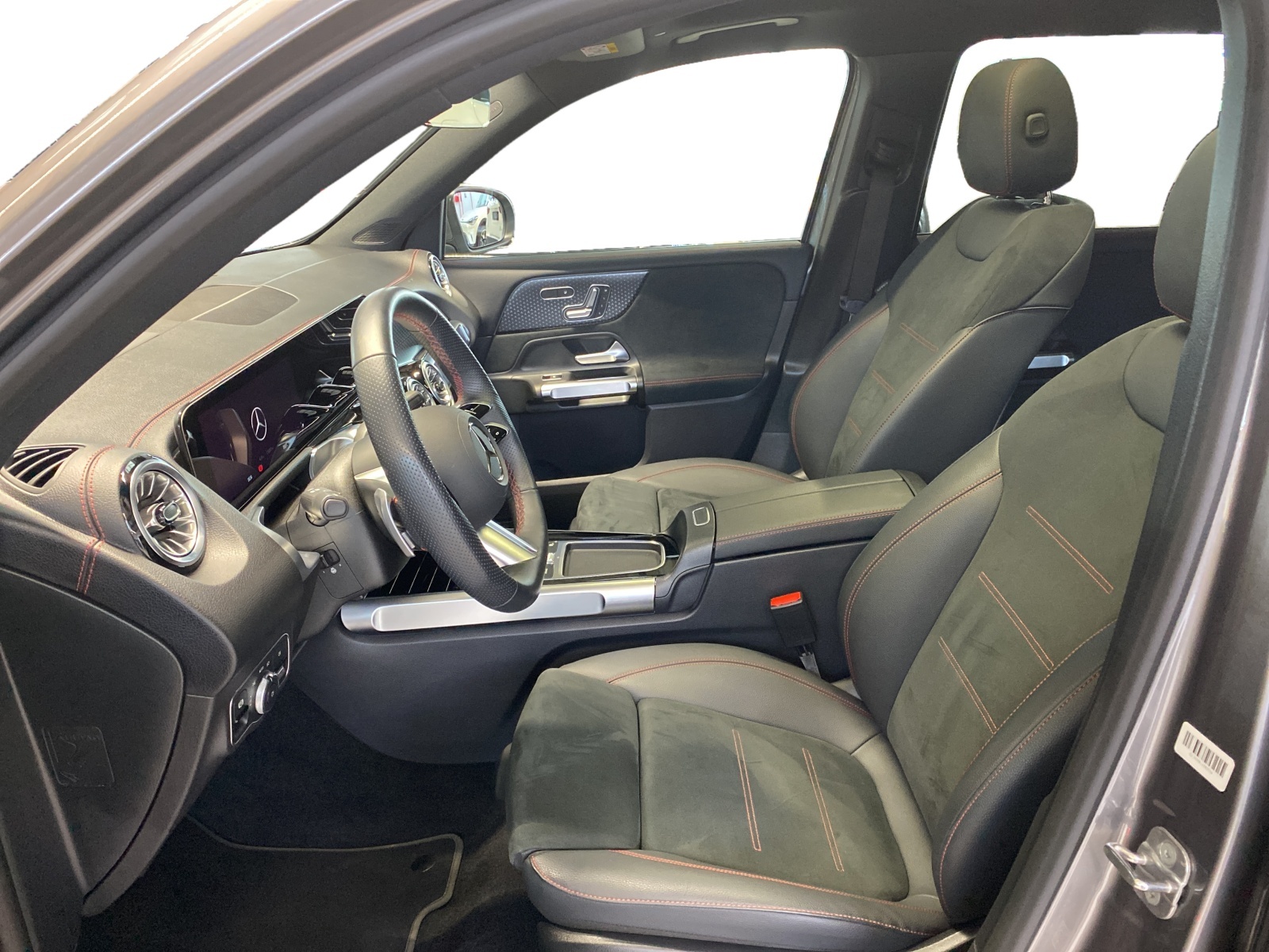MERCEDES-BENZ EQB 350 Excellence AMG Line 4MATIC-image-6