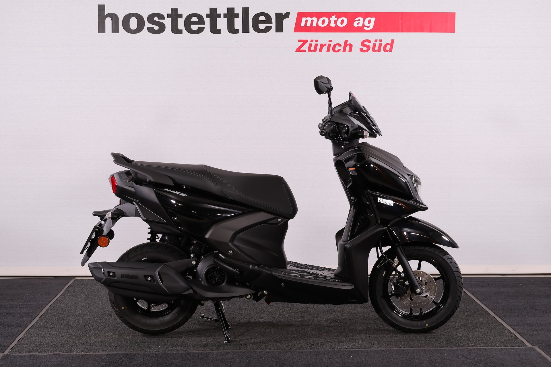 YAMAHA RayZR (12)-showroom-element-3