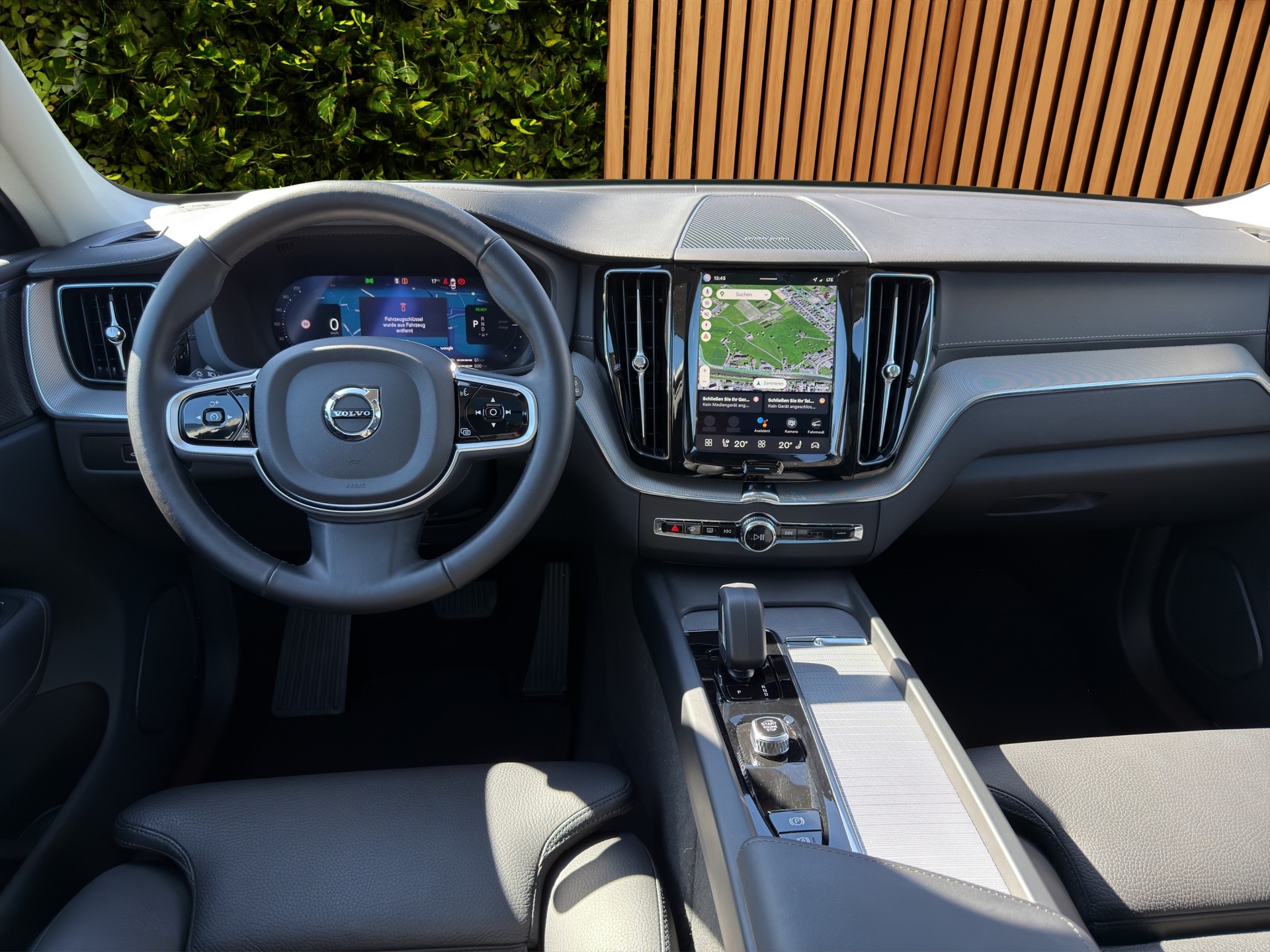 VOLVO XC60 2.0 T6 TE Ultimate Dark eAWD-image-14