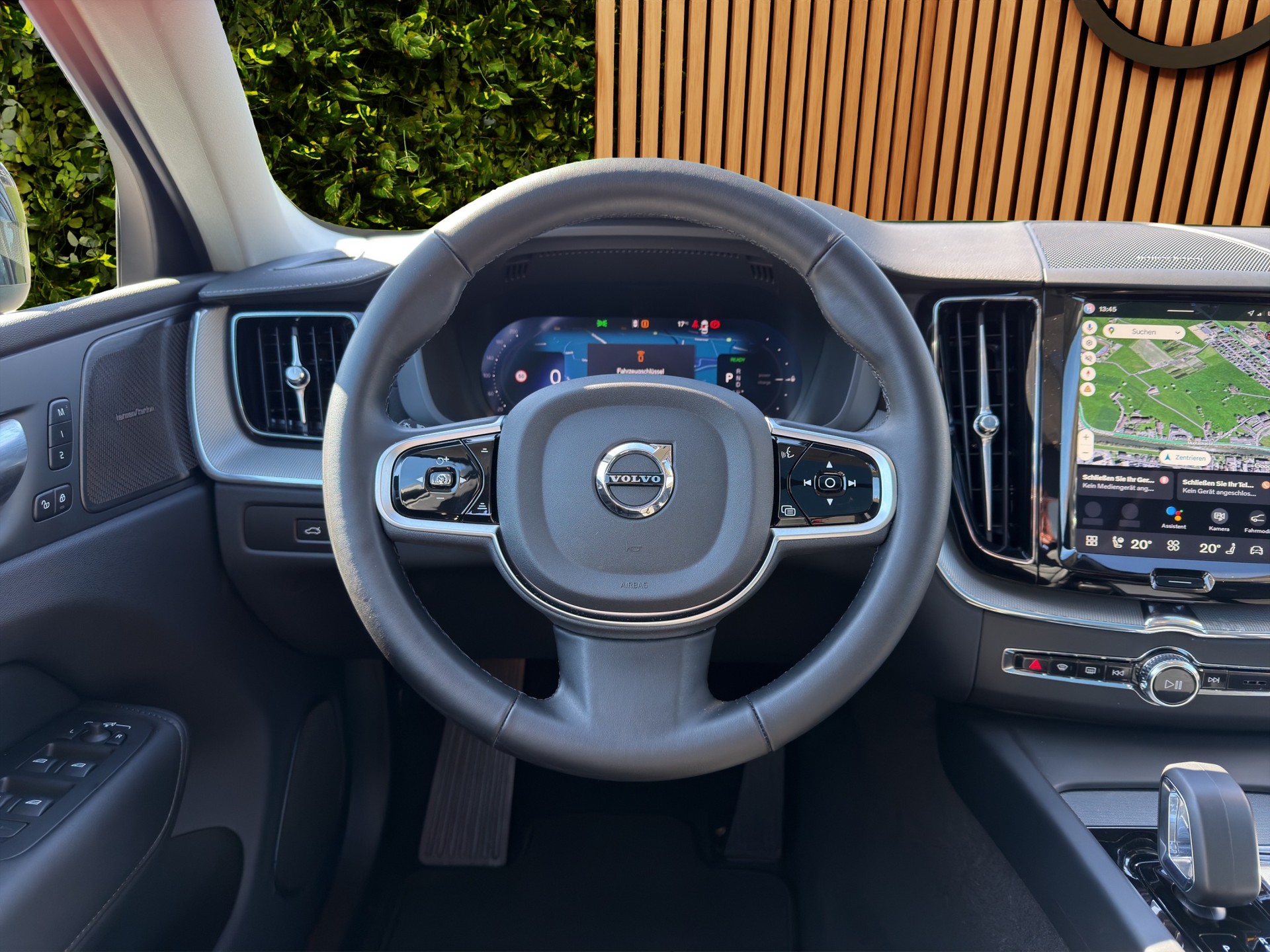 VOLVO XC60 2.0 T6 TE Ultimate Dark eAWD-image-12