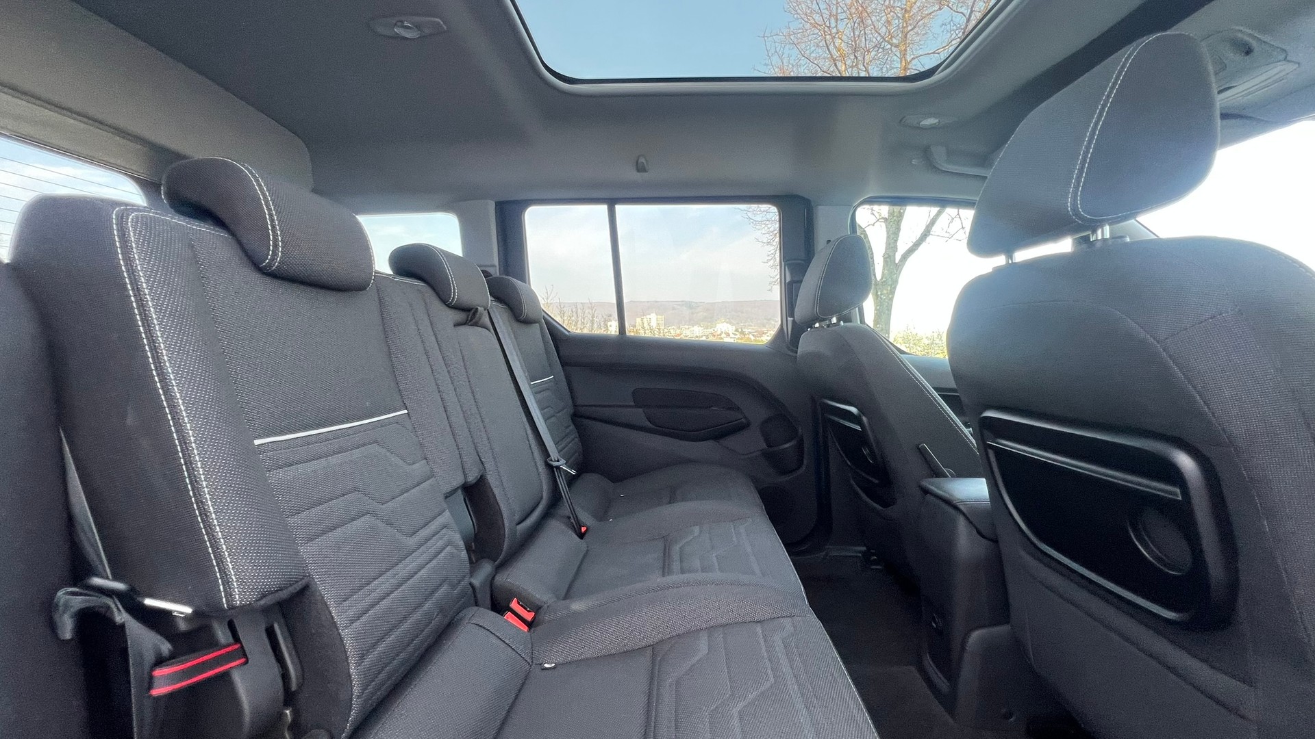 FORD GRAND TOURNEO CONNECT 1.5 TDCi TITANIUM POWERSHIFT l 120 PS-image-28