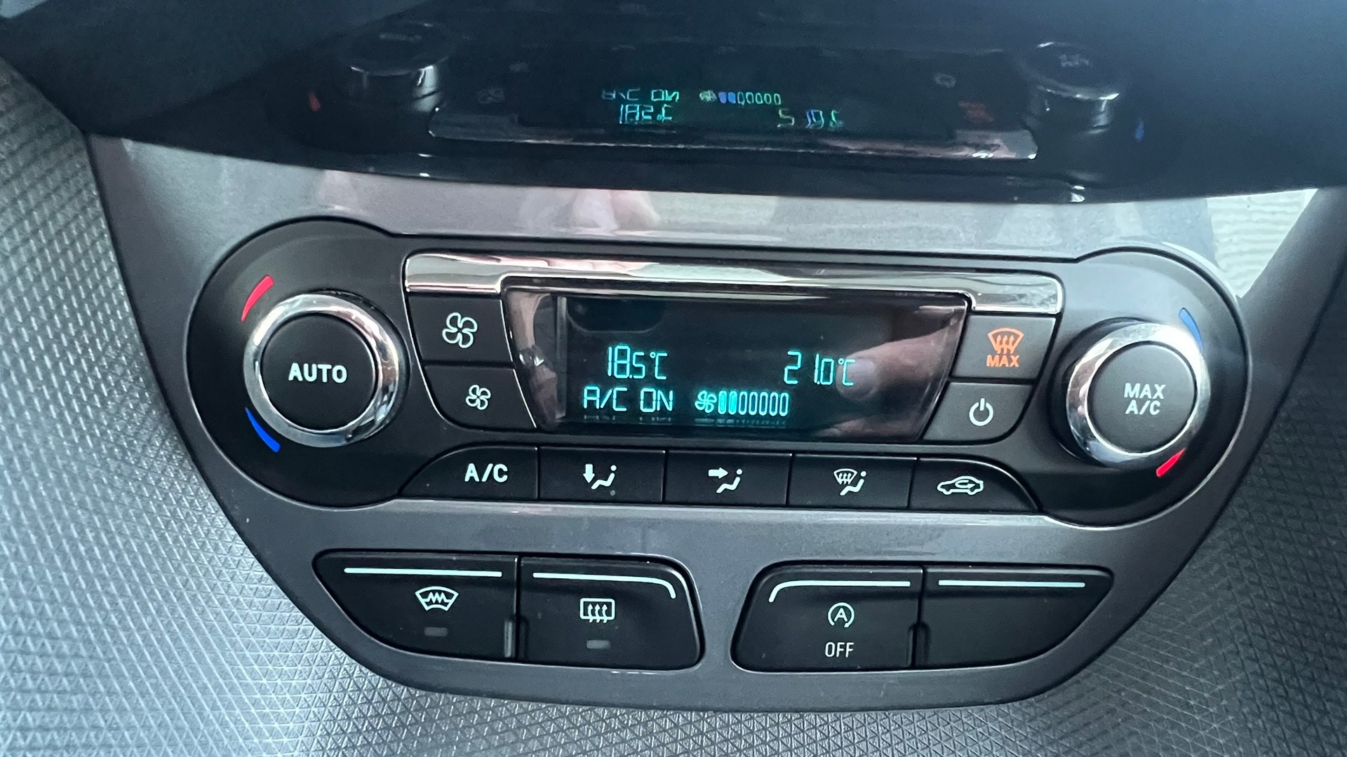 FORD GRAND TOURNEO CONNECT 1.5 TDCi TITANIUM POWERSHIFT l 120 PS-image-22