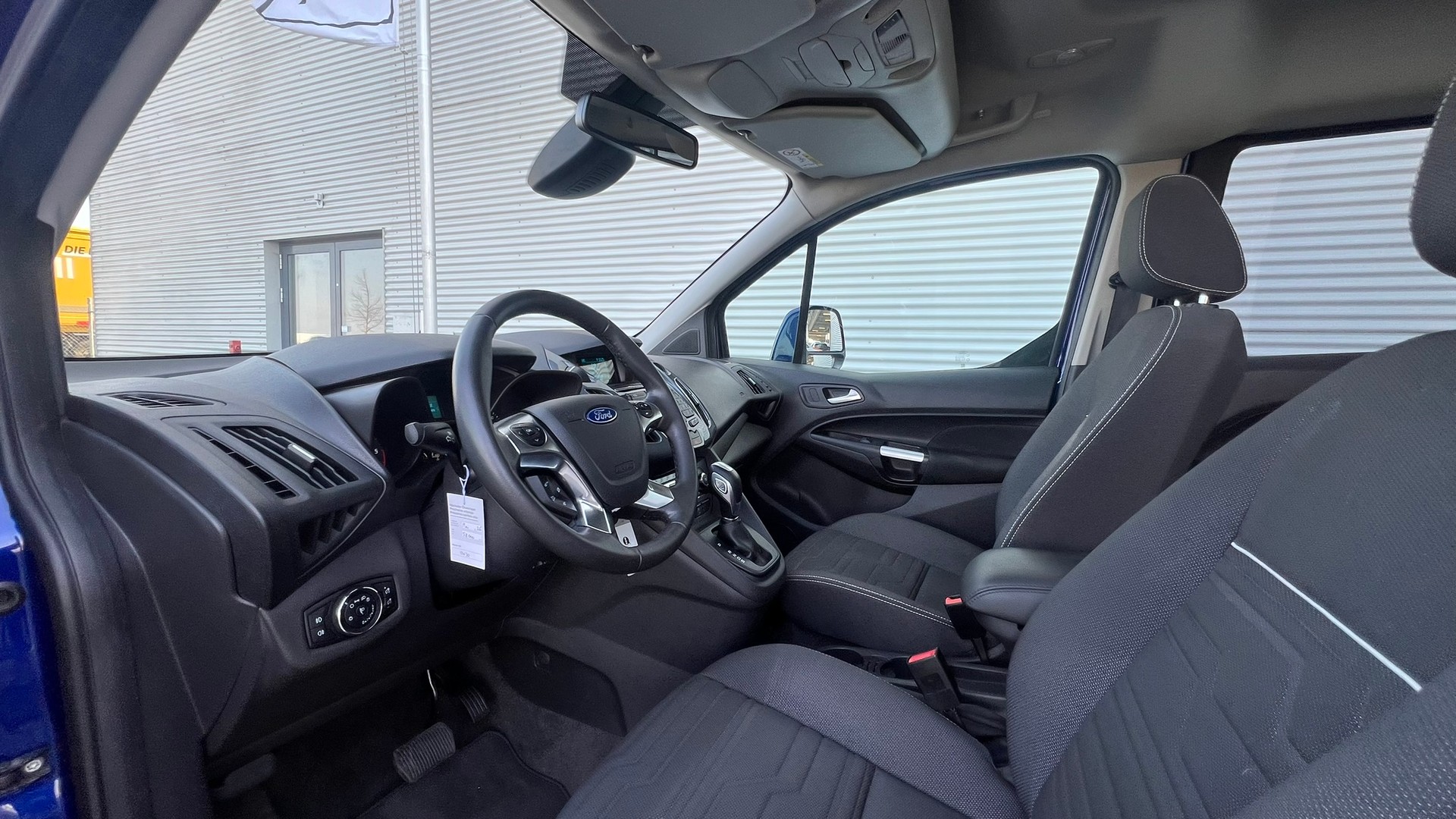 FORD GRAND TOURNEO CONNECT 1.5 TDCi TITANIUM POWERSHIFT l 120 PS-image-27