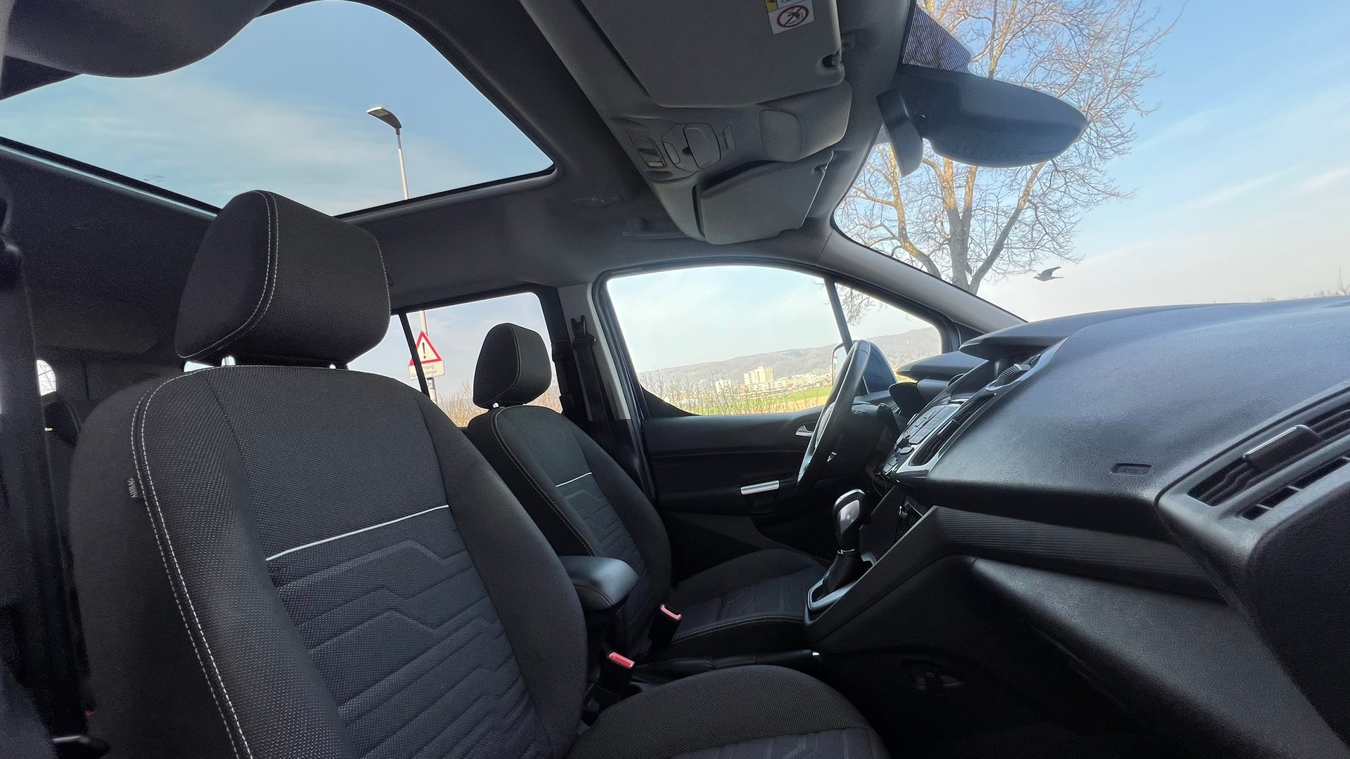 FORD GRAND TOURNEO CONNECT 1.5 TDCi TITANIUM POWERSHIFT l 120 PS-image-26