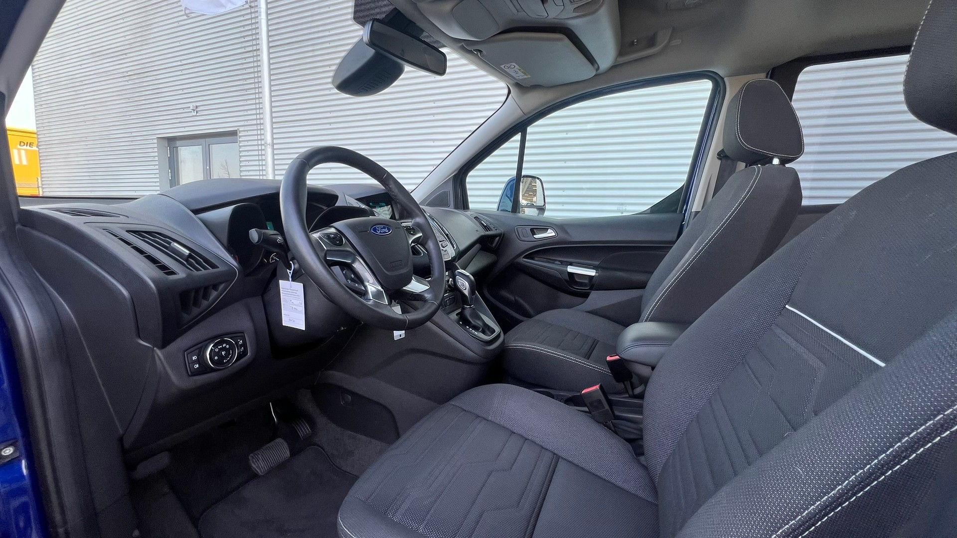 FORD GRAND TOURNEO CONNECT 1.5 TDCi TITANIUM POWERSHIFT l 120 PS-image-25