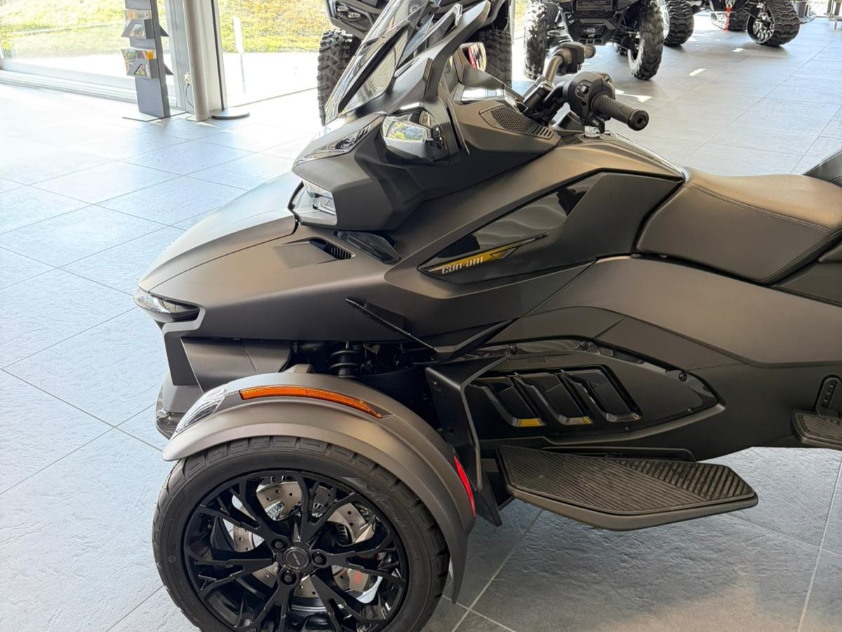 CAN-AM Spyder RT LTD-showroom-element-3