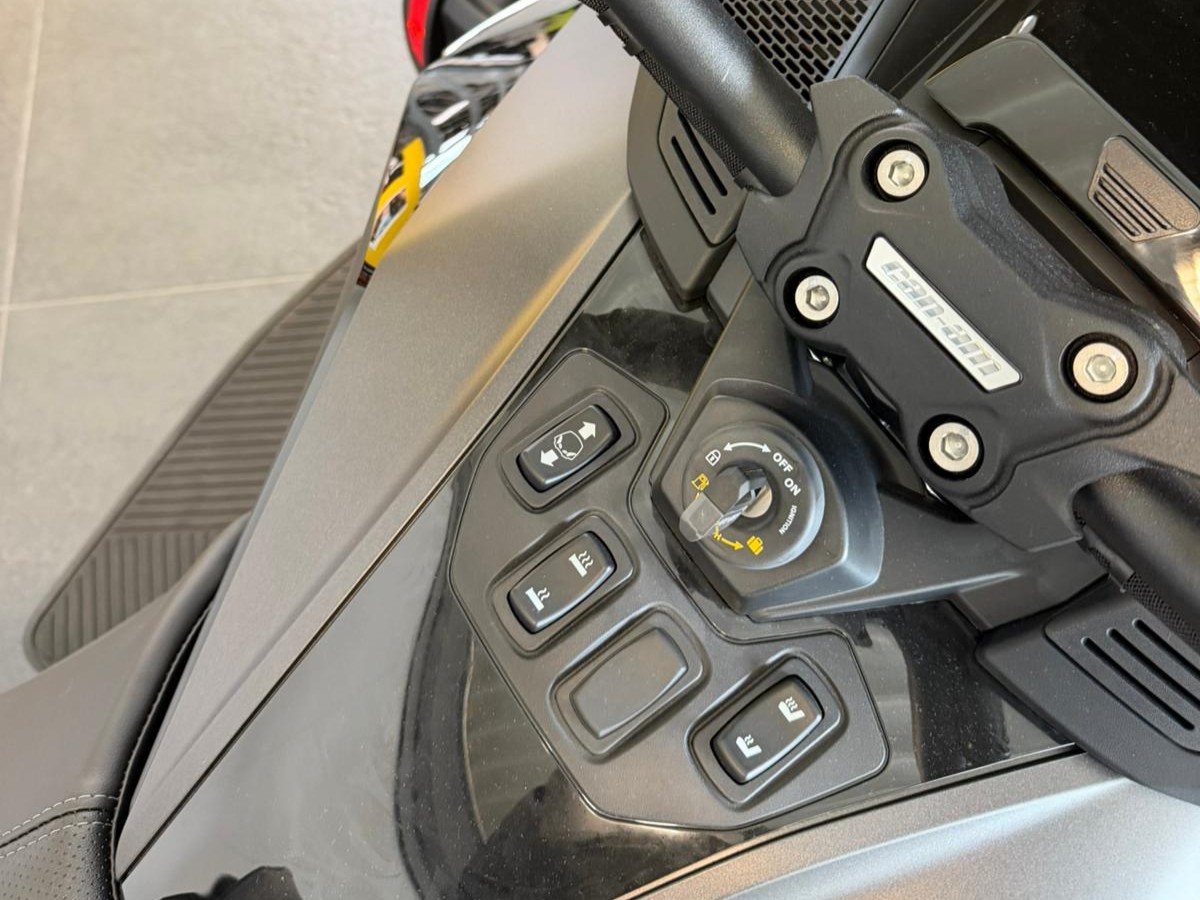 CAN-AM Spyder RT LTD-image-7