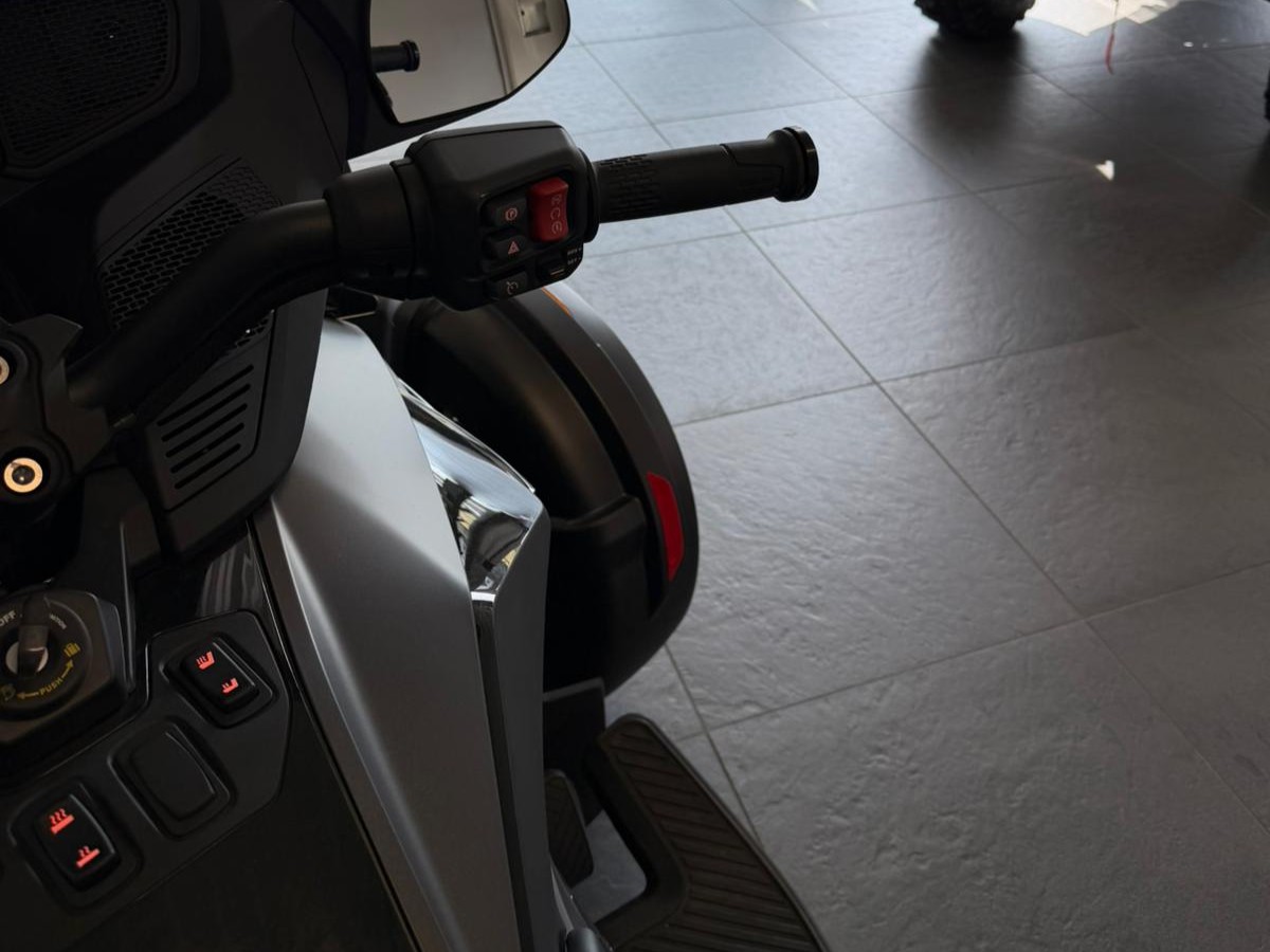CAN-AM Spyder RT LTD-image-4