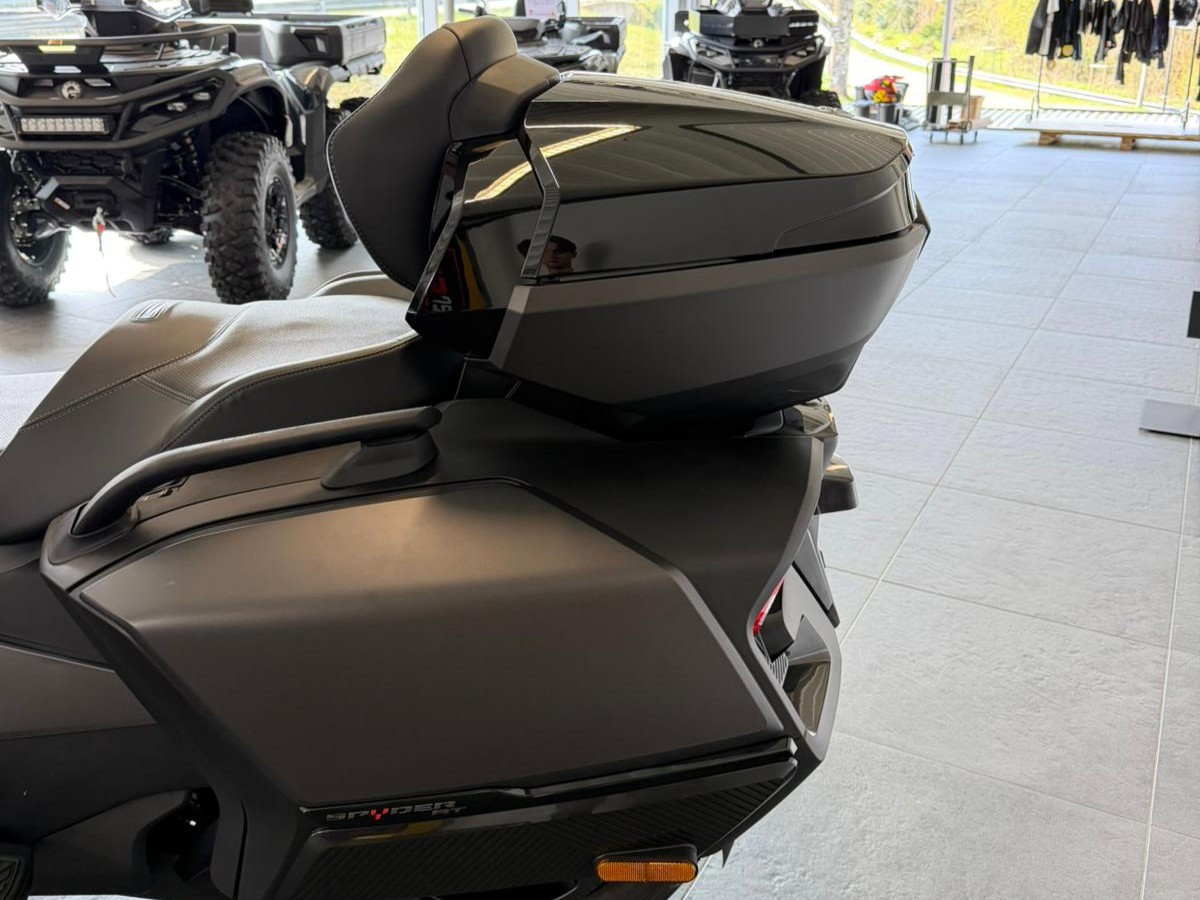 CAN-AM Spyder RT LTD-image-9